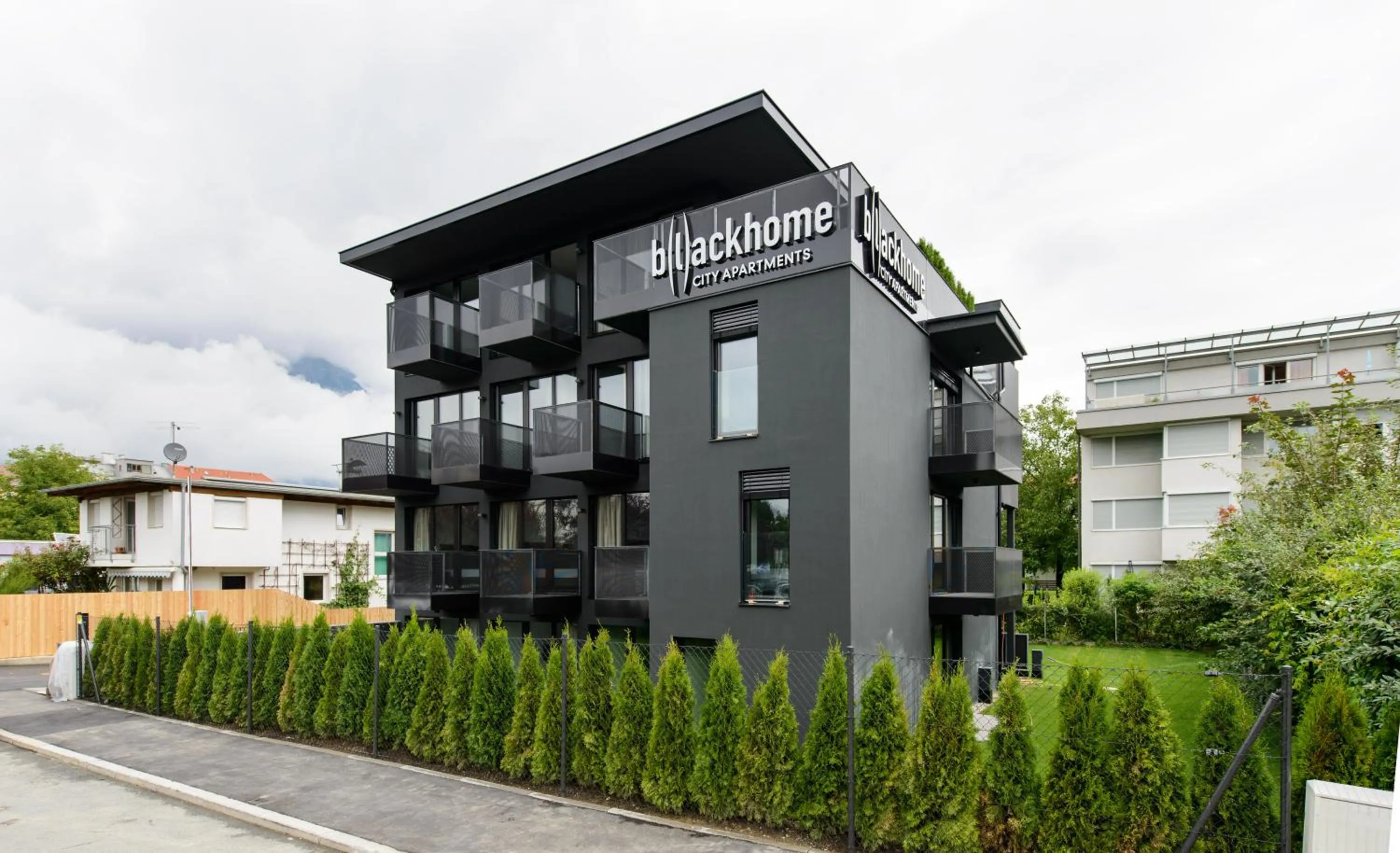 Facade/entrance in Blackhome Innsbruck City East I contactless check-in