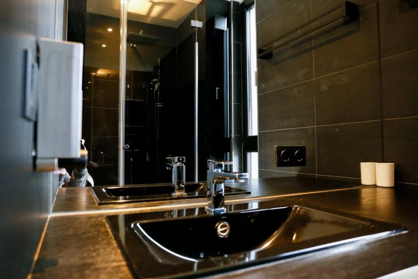 Bathroom in Blackhome Innsbruck City East I contactless check-in