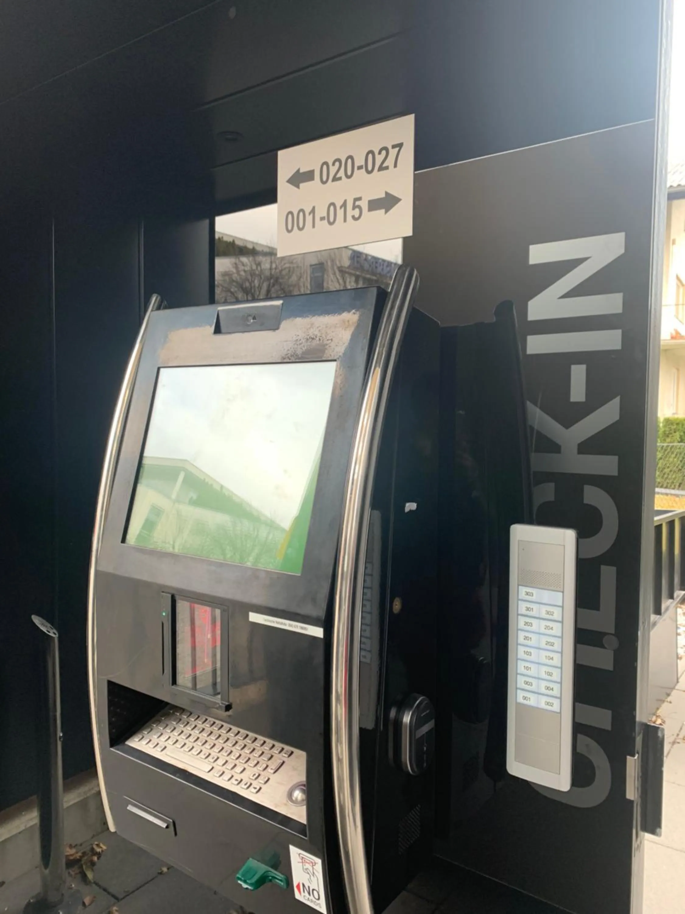 Facade/entrance in Blackhome Innsbruck City East I contactless check-in