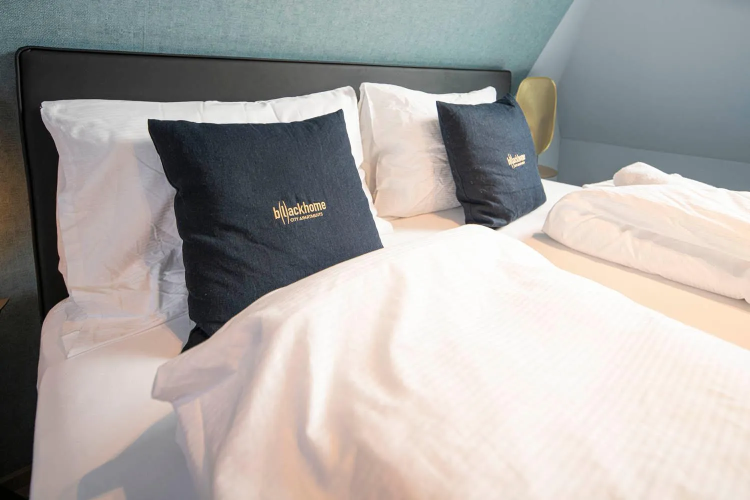 Bed in Blackhome Innsbruck City East I contactless check-in