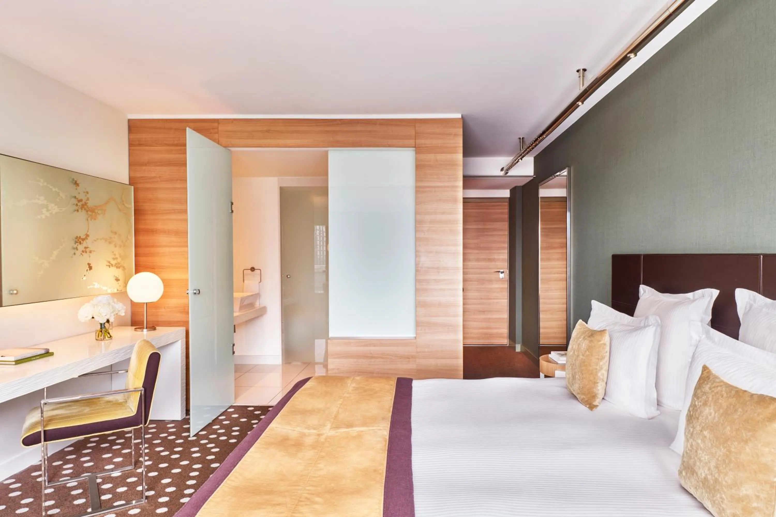 Bedroom, Bed in Hôtel Barrière Lille