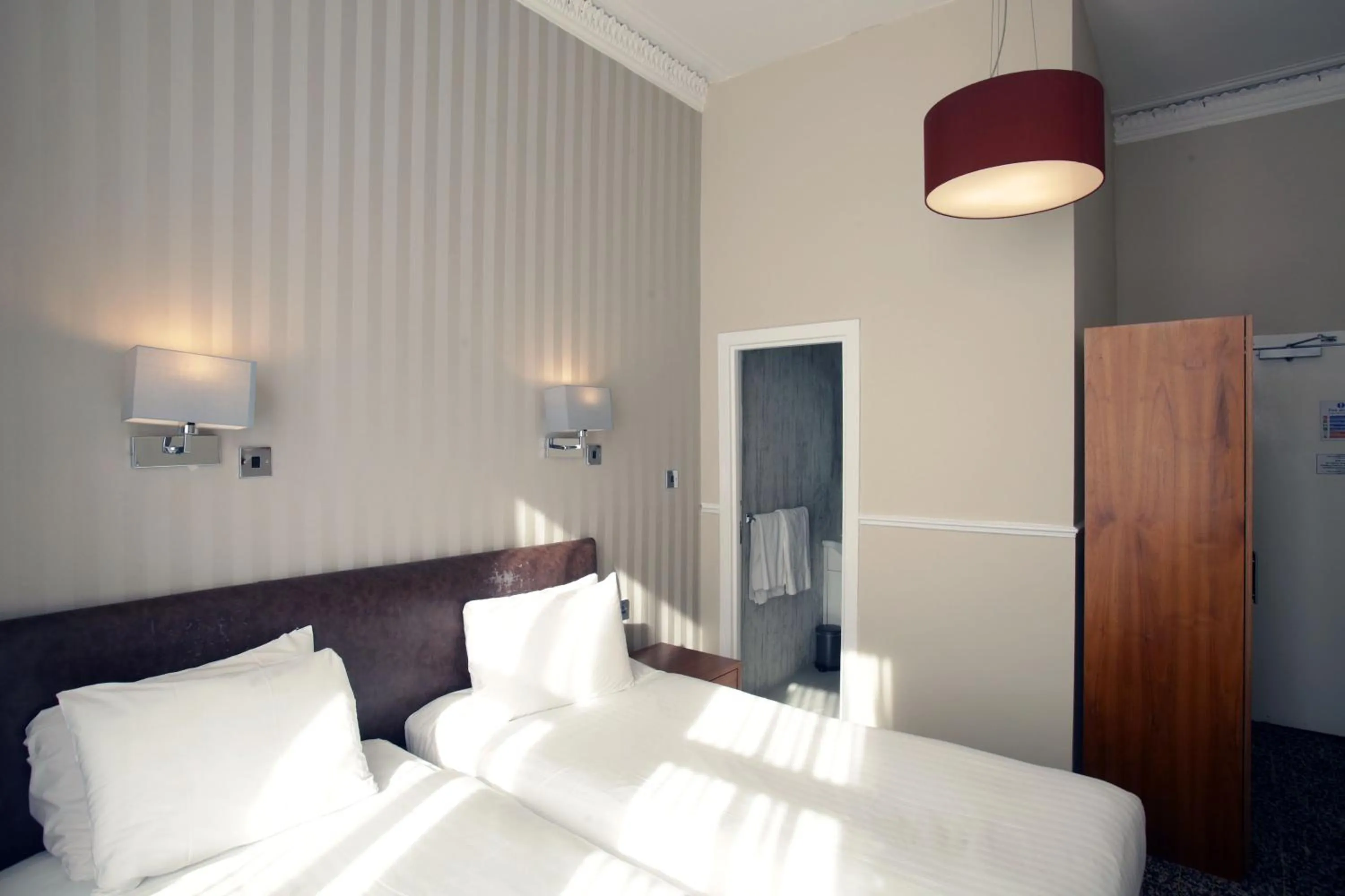 Photo of the whole room, Bed in Kelvingrove Hotel - Sauchiehall St