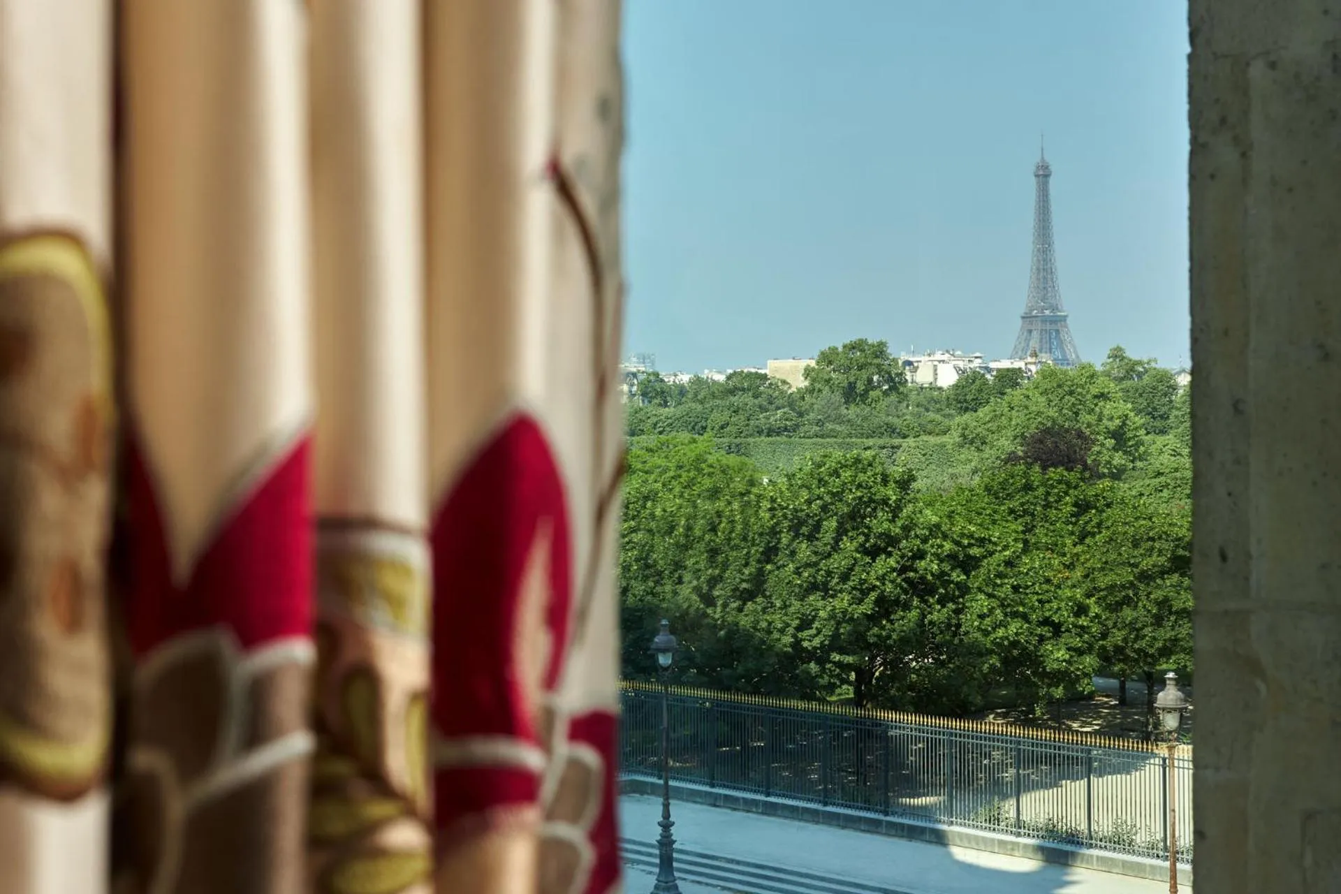 Landmark view in Hôtel Regina Louvre