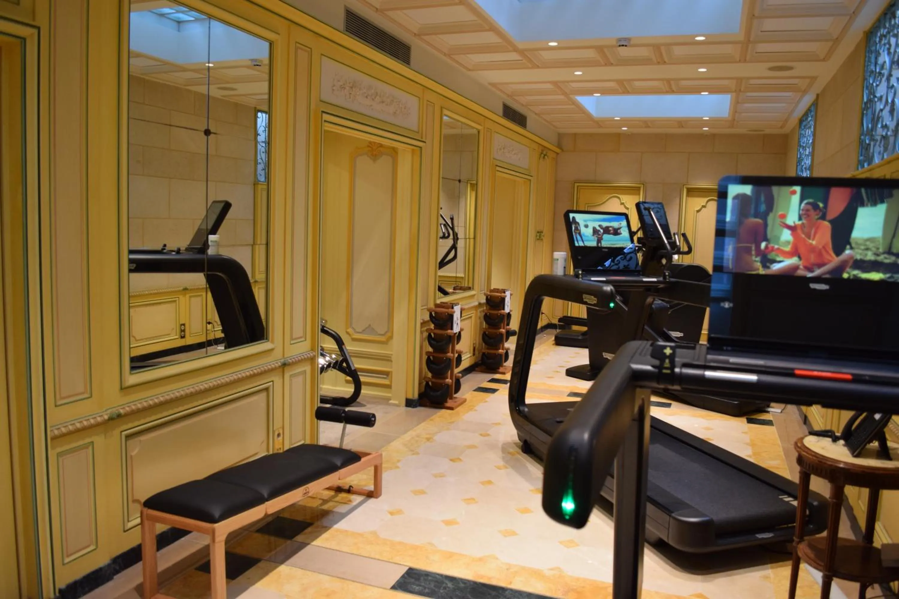 Fitness centre/facilities in Hôtel Regina Louvre