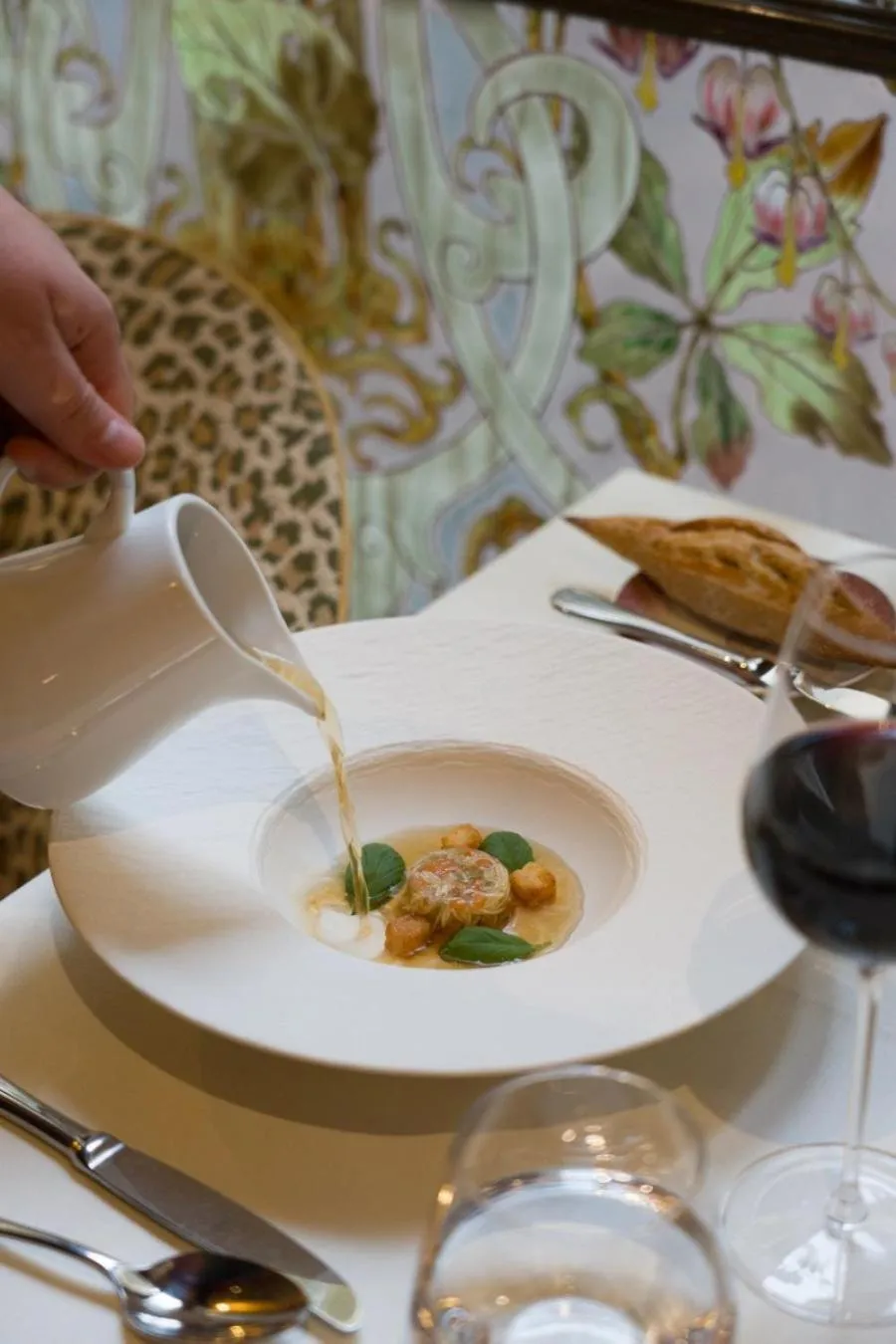 Restaurant/places to eat in Hôtel Regina Louvre