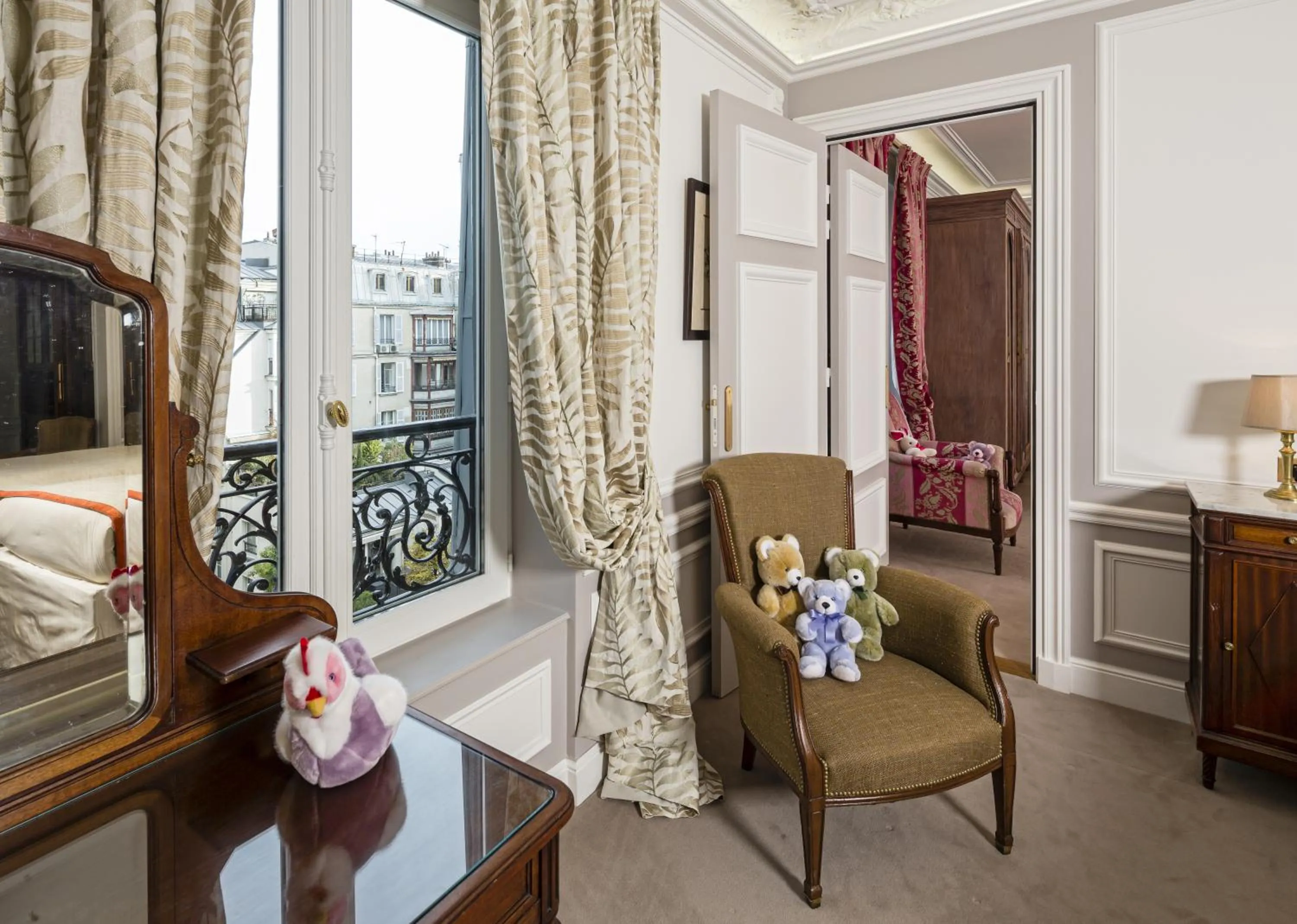 Photo of the whole room, Bed in Hôtel Regina Louvre