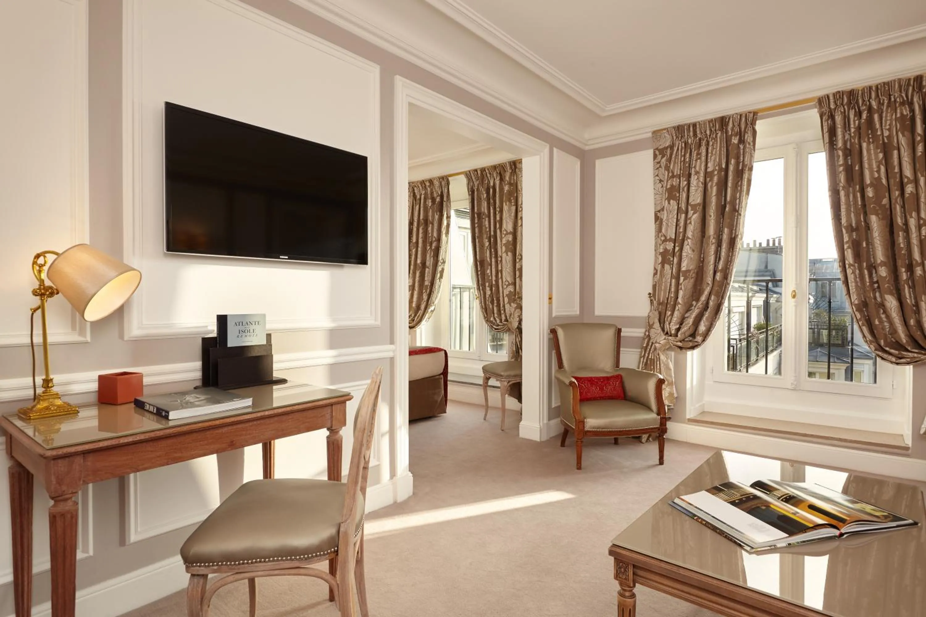 Seating area in Hôtel Regina Louvre