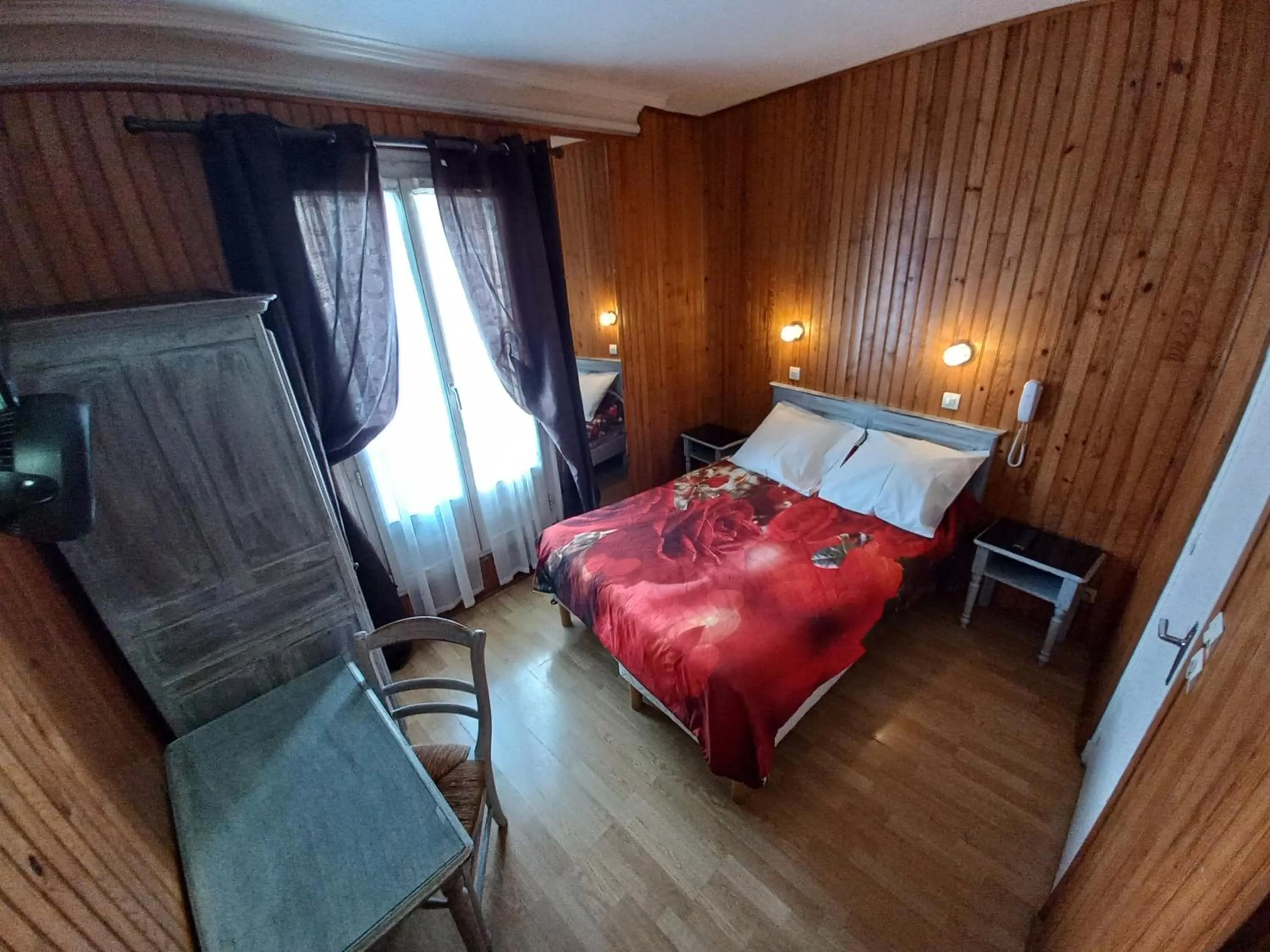 Photo of the whole room, Bed in Hôtel Paris Nord