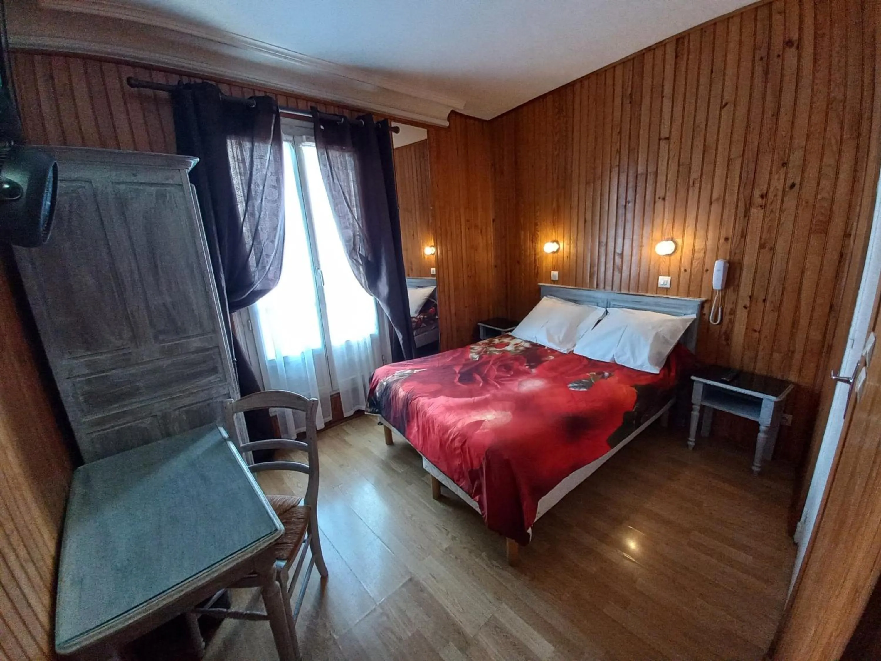 Photo of the whole room, Bed in Hôtel Paris Nord