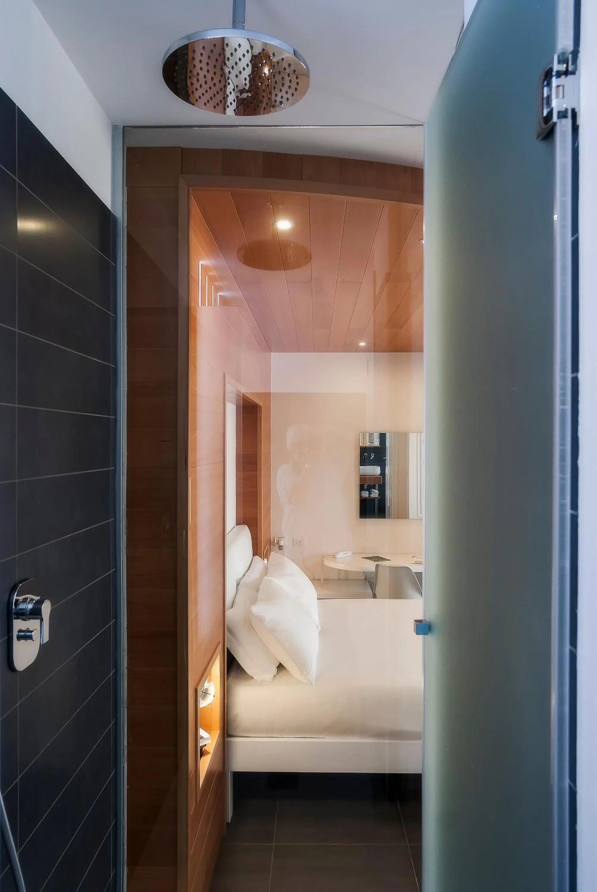 Shower, Bed in La Sciabica