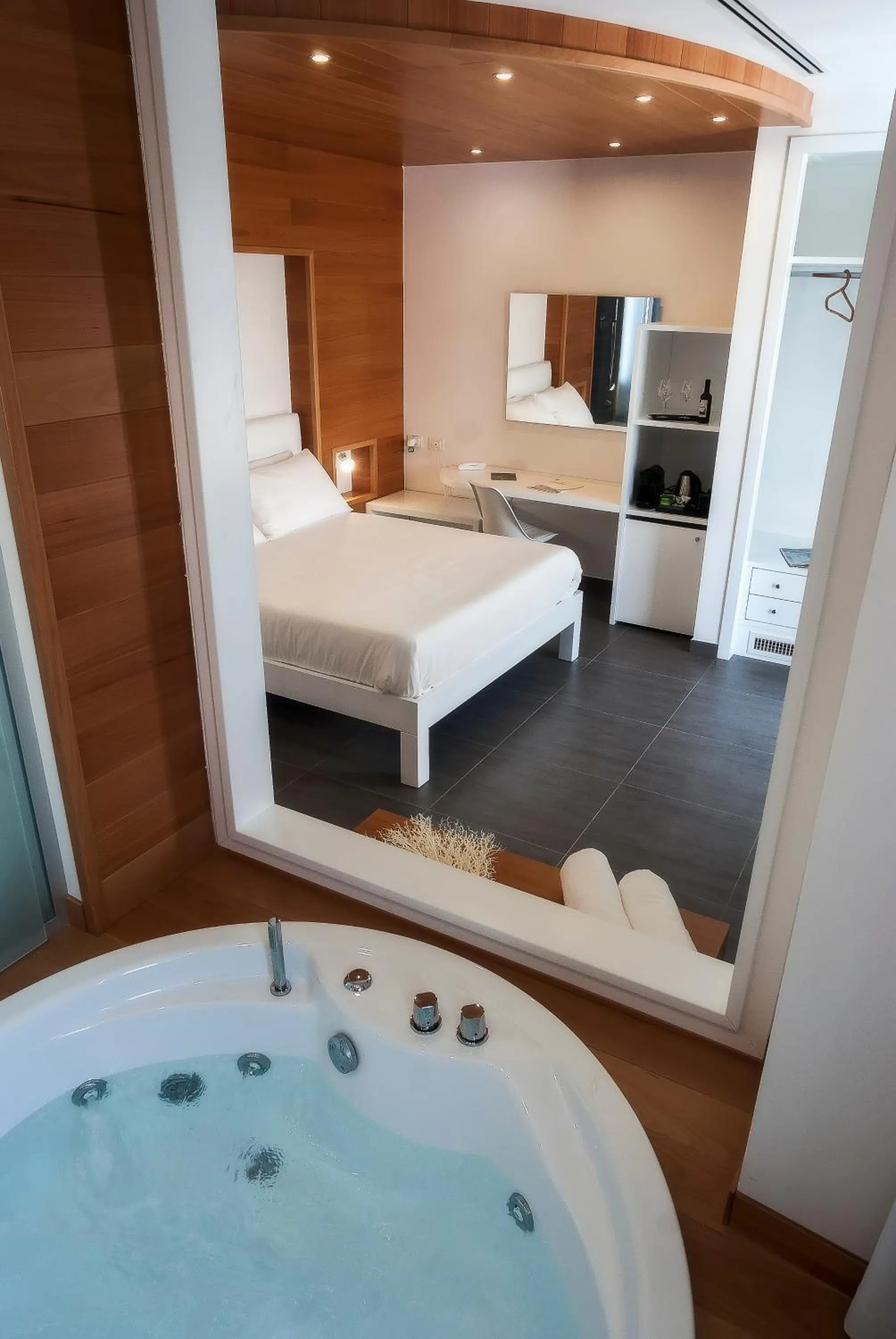 Hot Tub, Bed in La Sciabica