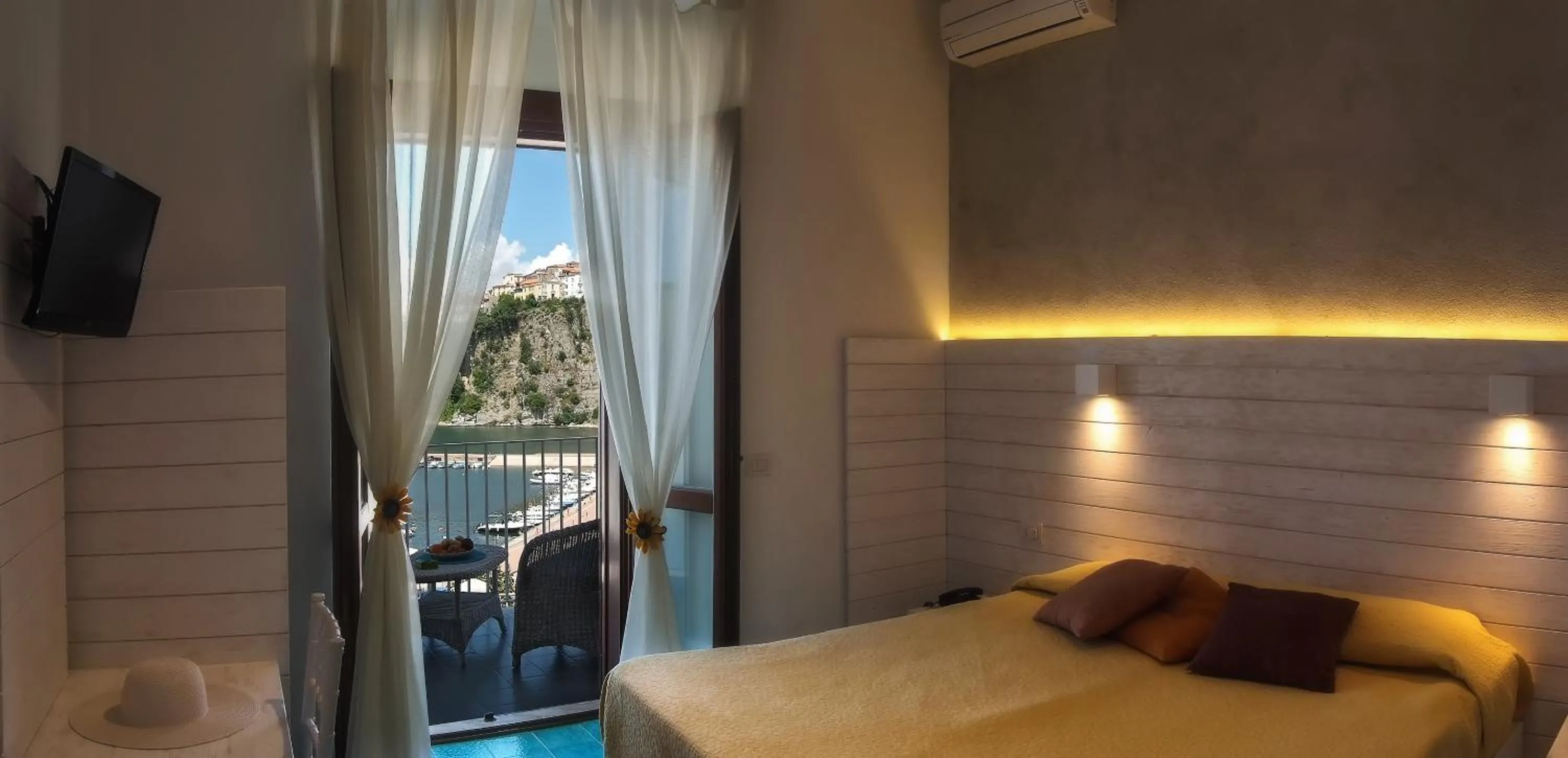 Nearby landmark, Bed in La Sciabica