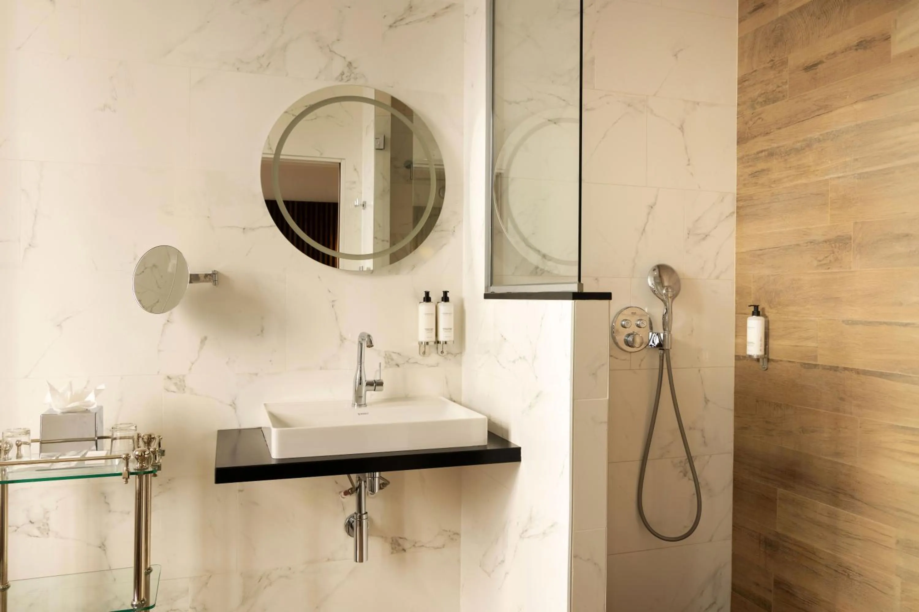 Bathroom in Lord Byron