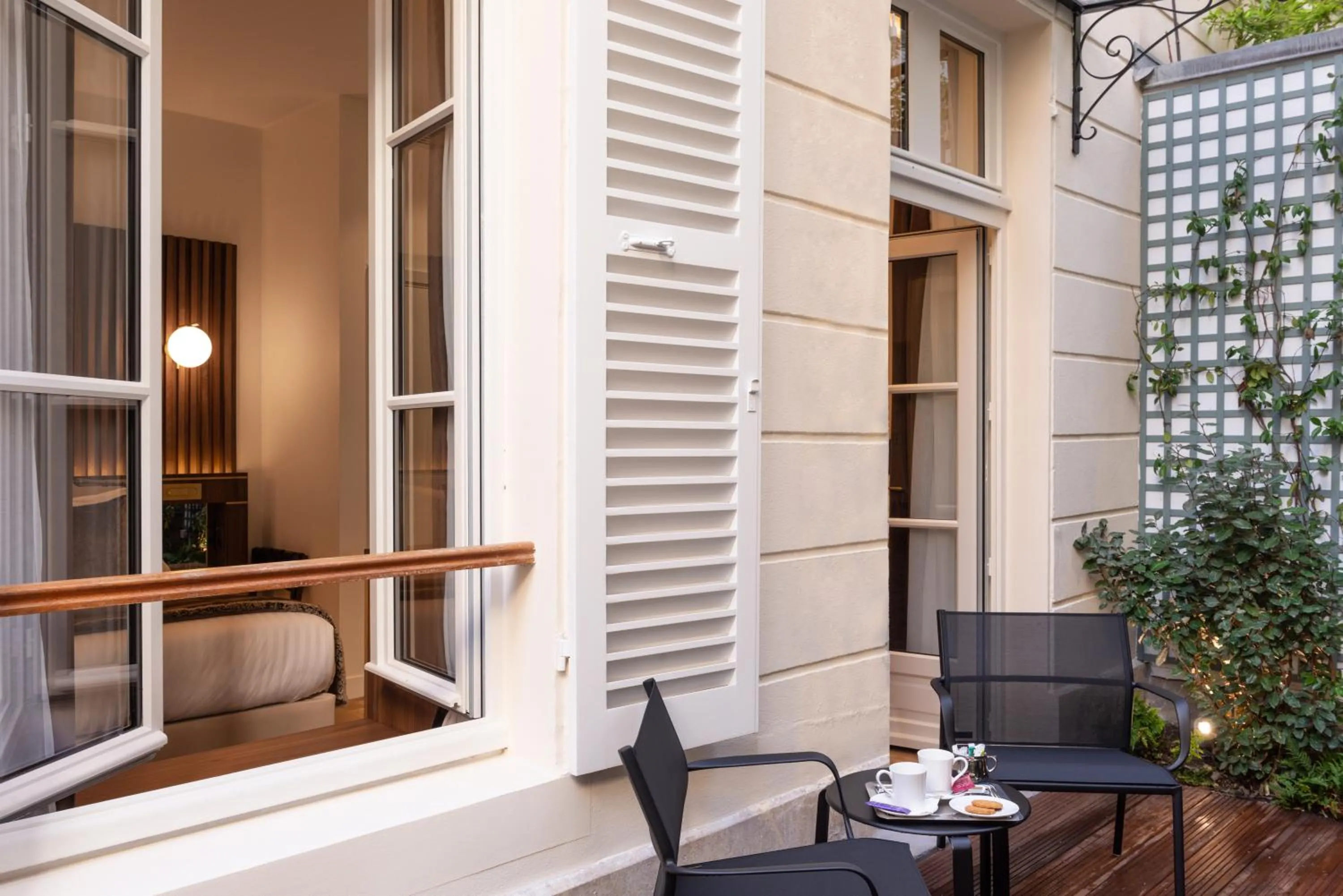 Balcony/Terrace in Lord Byron