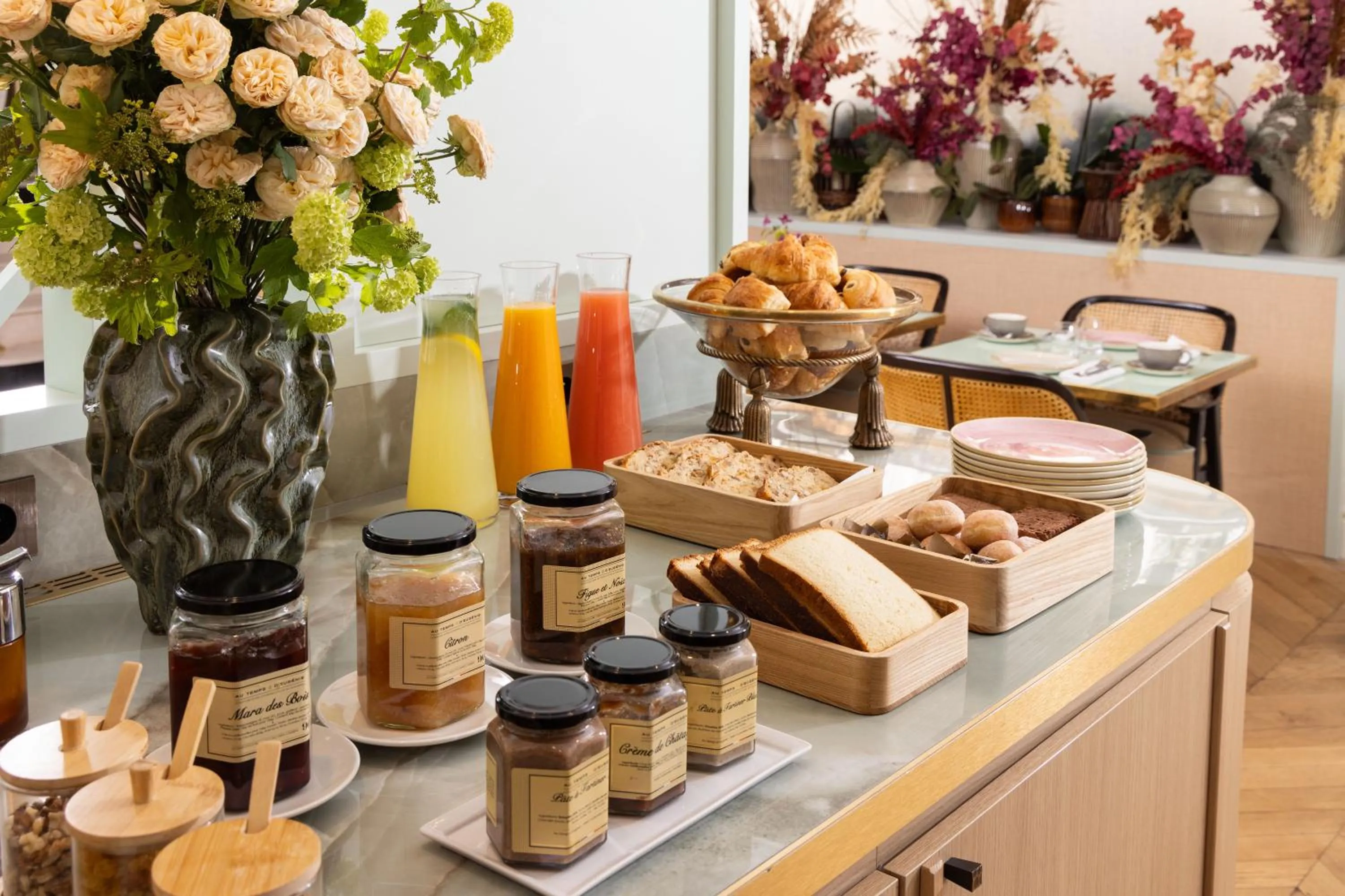 Buffet breakfast in Lord Byron