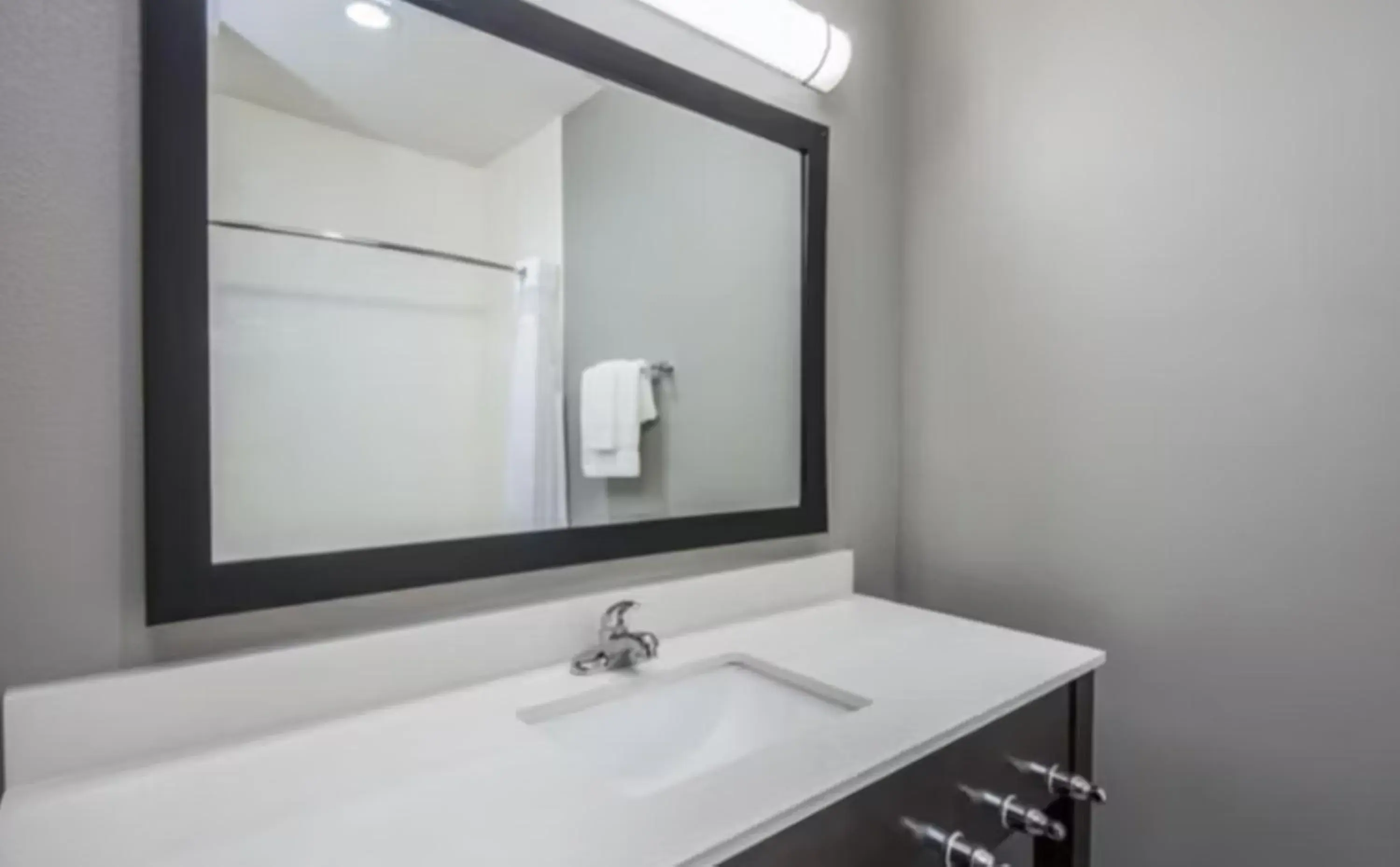 Standard Room with Two Queen Beds in Holiday Inn Express & Suites Stillwater - University Area by IHG Standard Room with Two Queen Beds in Holiday Inn Express & Suites Stillwater - University Area by IHG