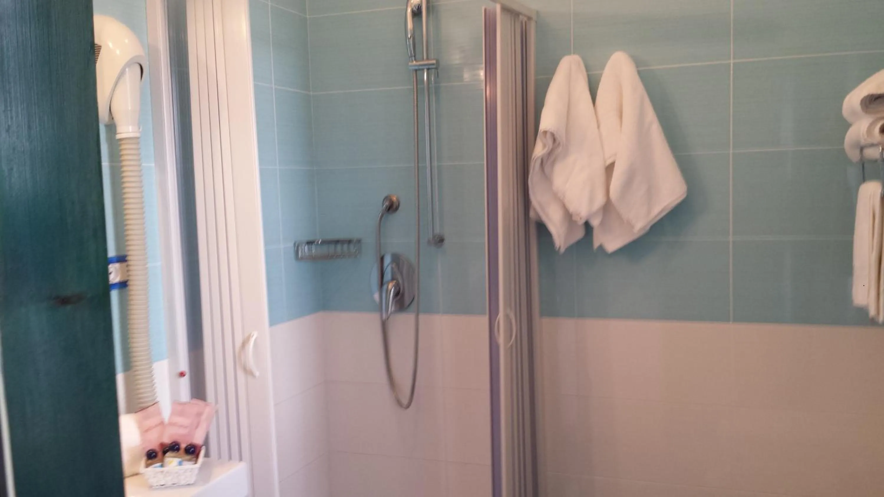 Bathroom in Hotel Elisa - Spiaggia Privata Inclusa