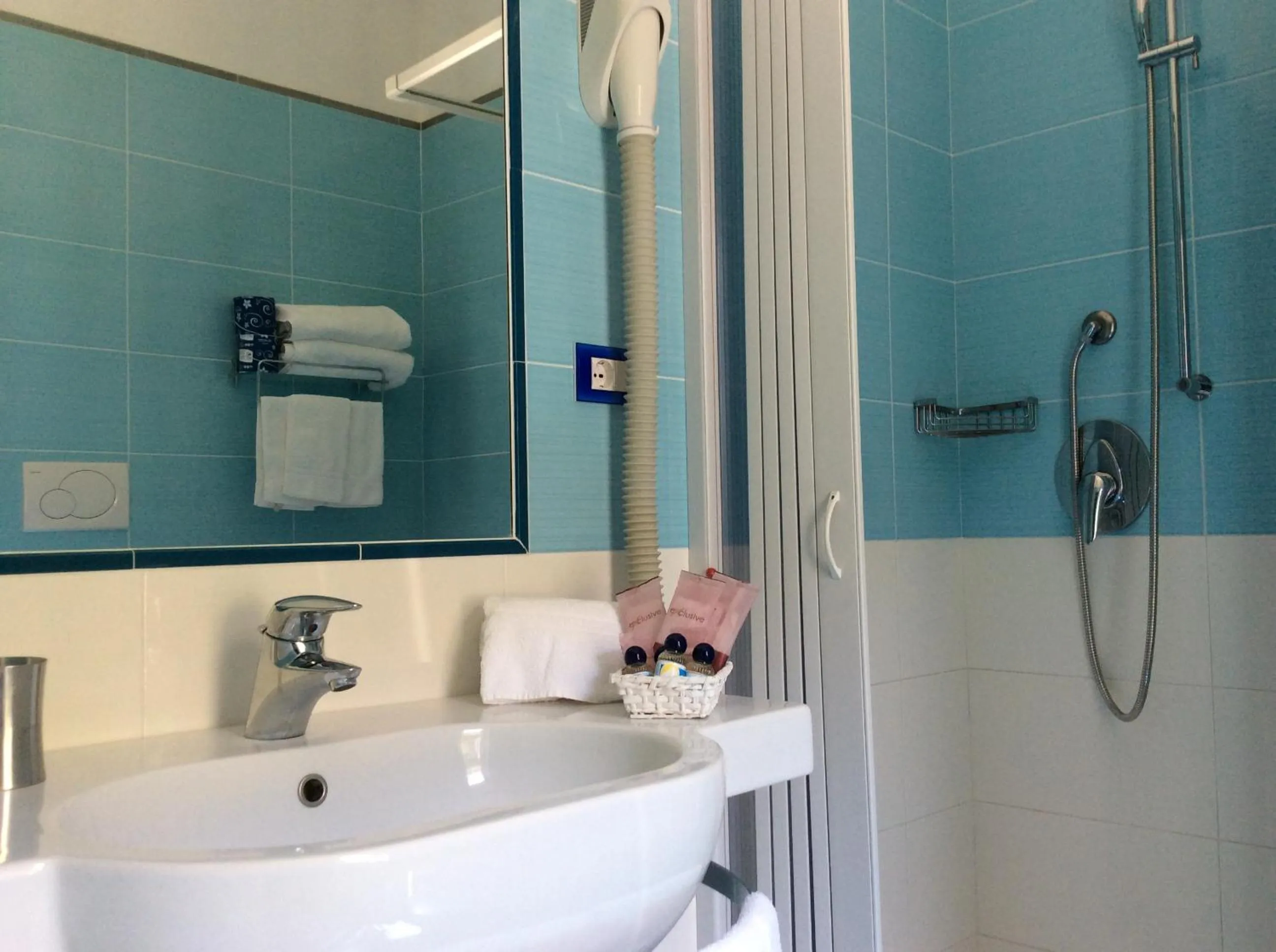 Bathroom in Hotel Elisa - Spiaggia Privata Inclusa