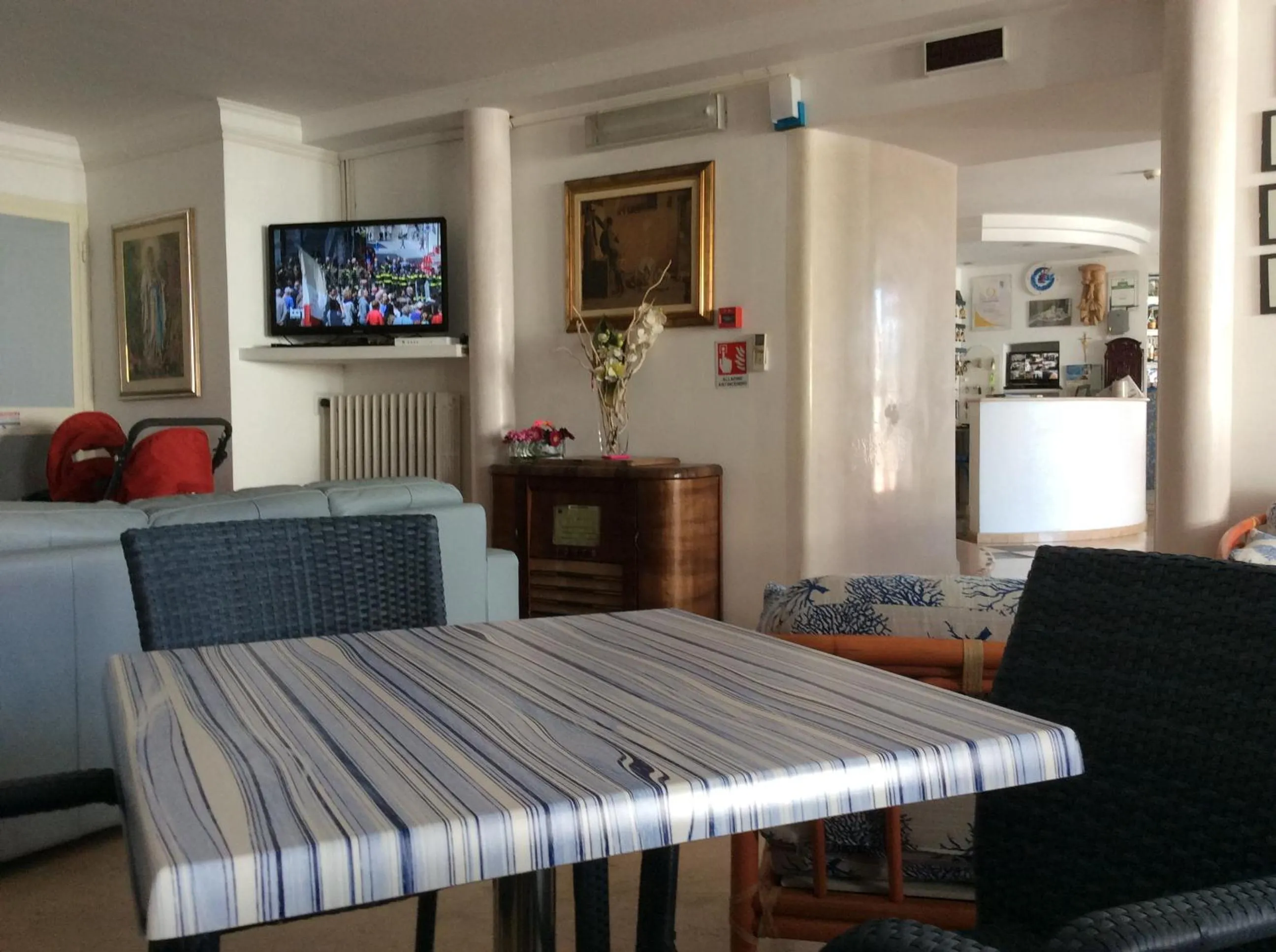 Communal lounge/ TV room in Hotel Elisa - Spiaggia Privata Inclusa