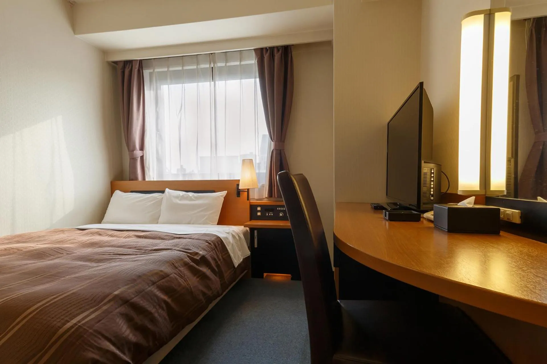 Bed, TV/Entertainment Center in Via Inn Hiroshima Kanayamacho