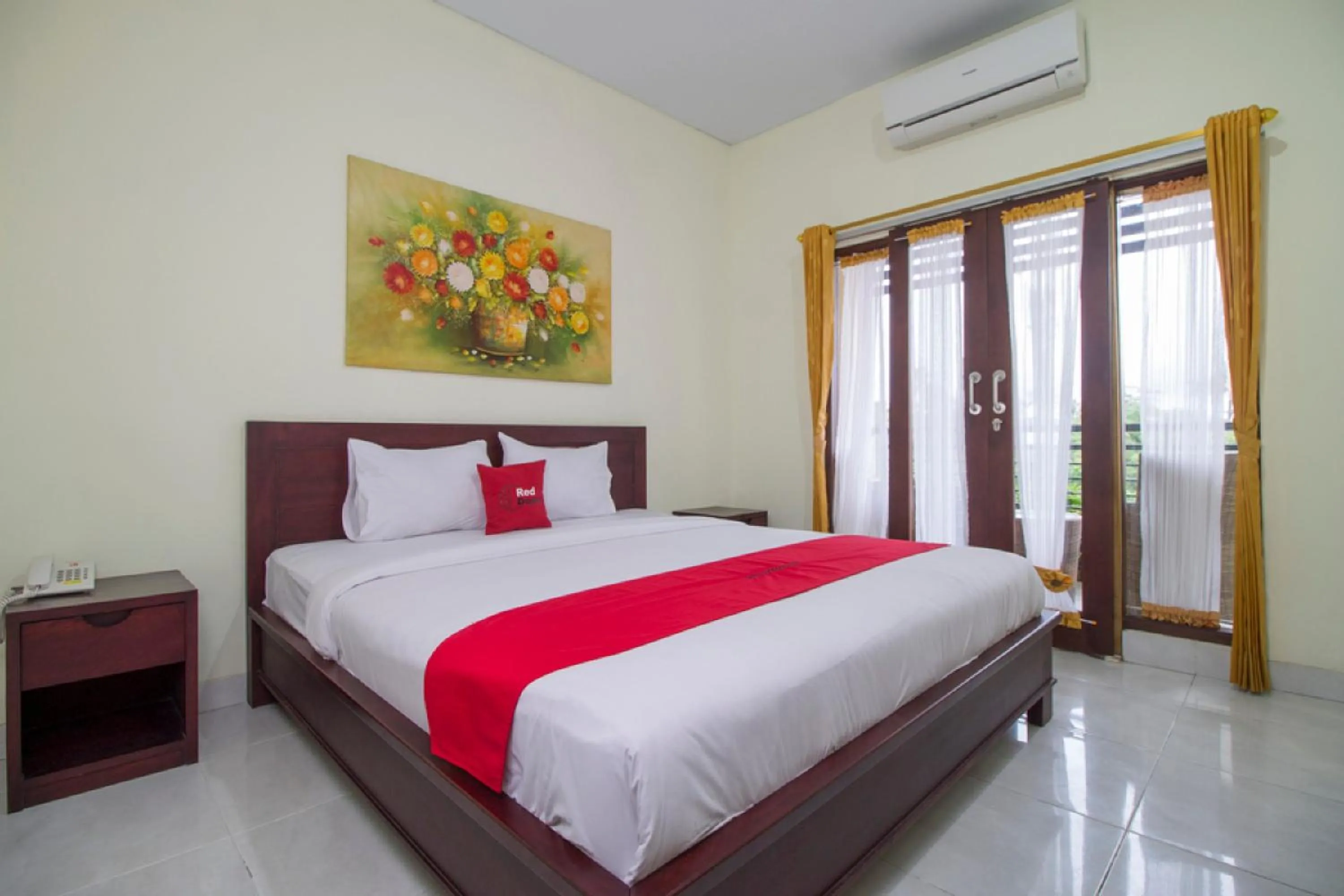 Bedroom, Bed in RedDoorz at Benesari 2 Legian