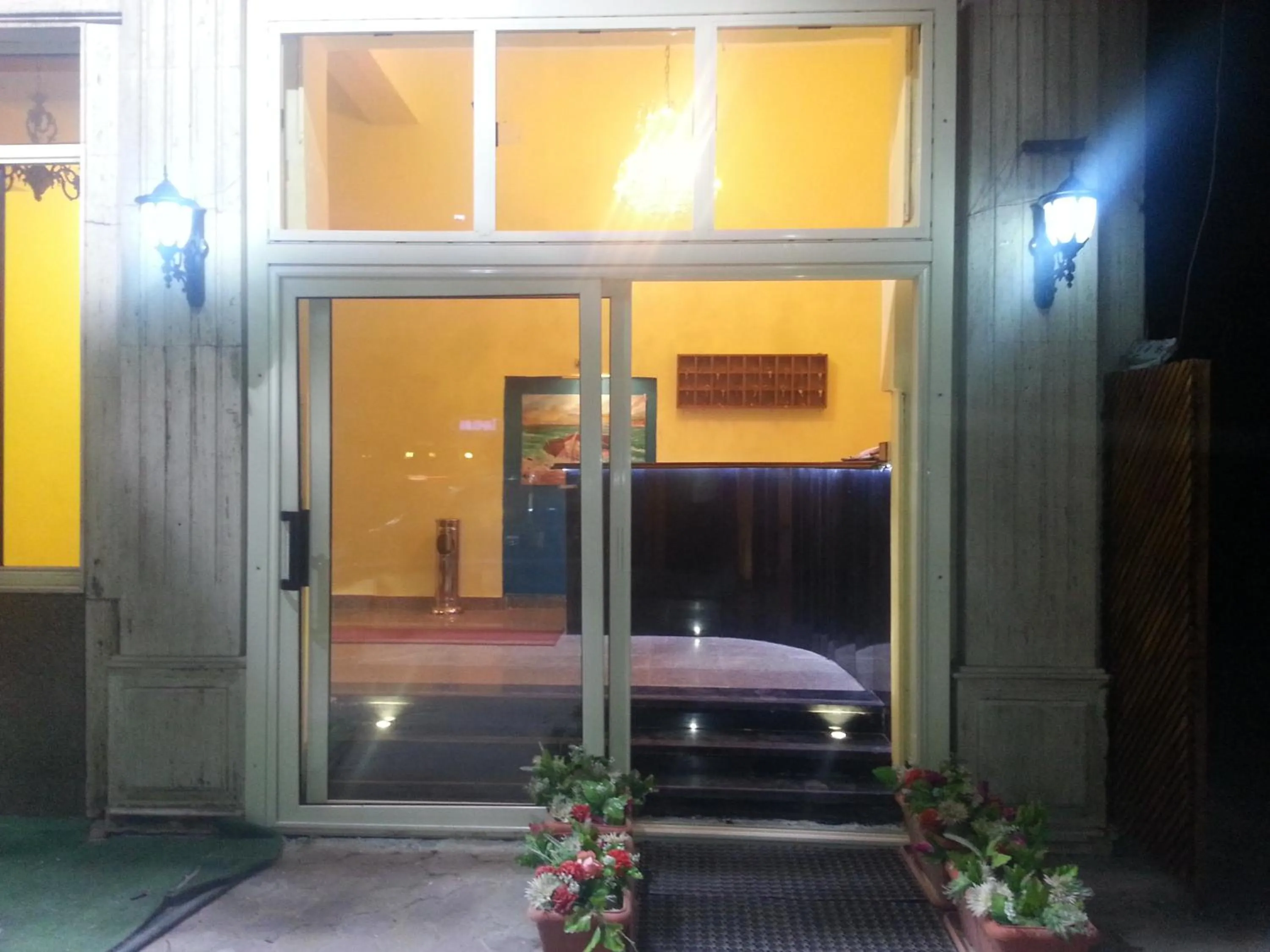 Off site in Royal Crown Hotel عائلات مصرية فقط Egyptian Families only