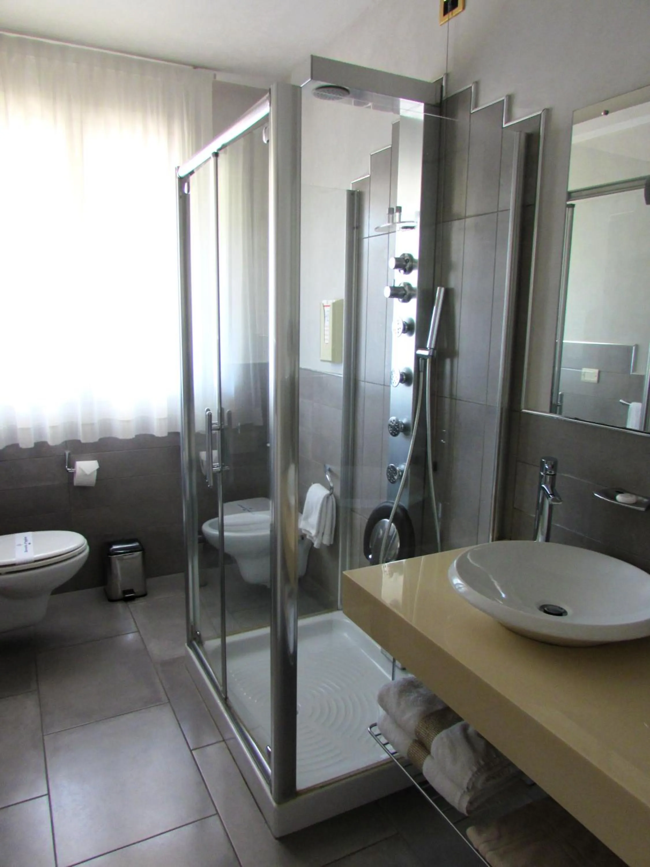 Bathroom in Hotel Dante Residence