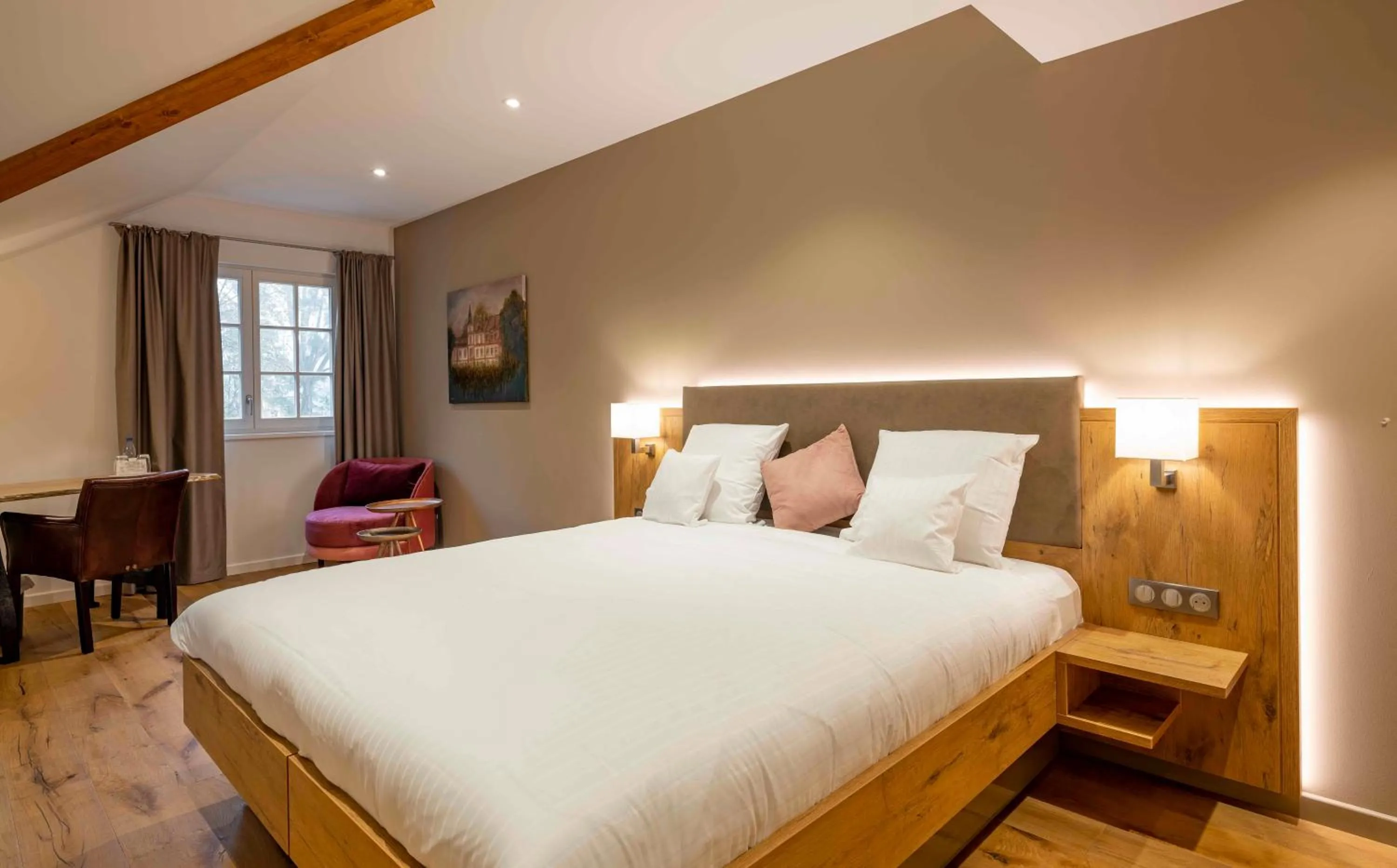 Photo of the whole room, Bed in Château de Pourtalès