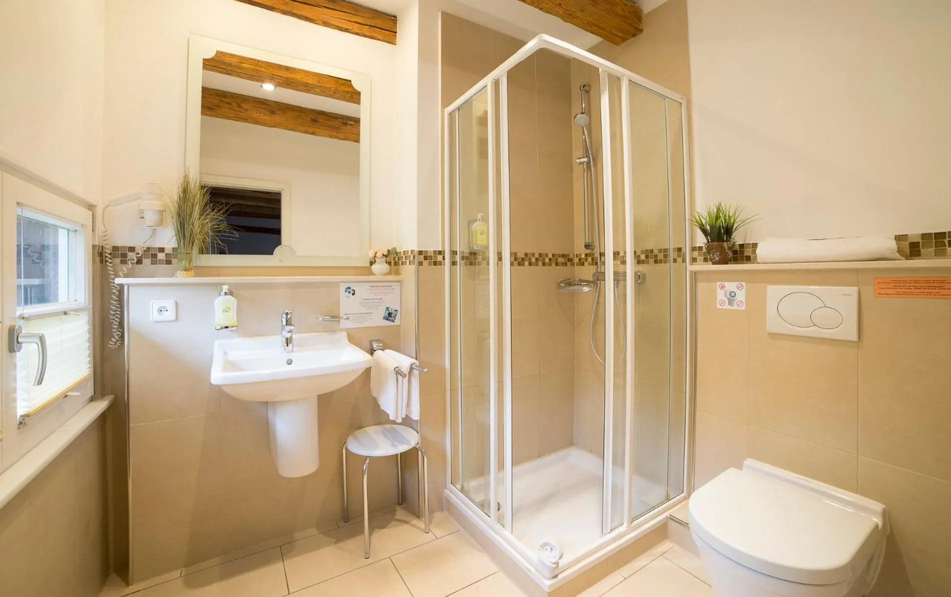 Shower in Château de Pourtalès