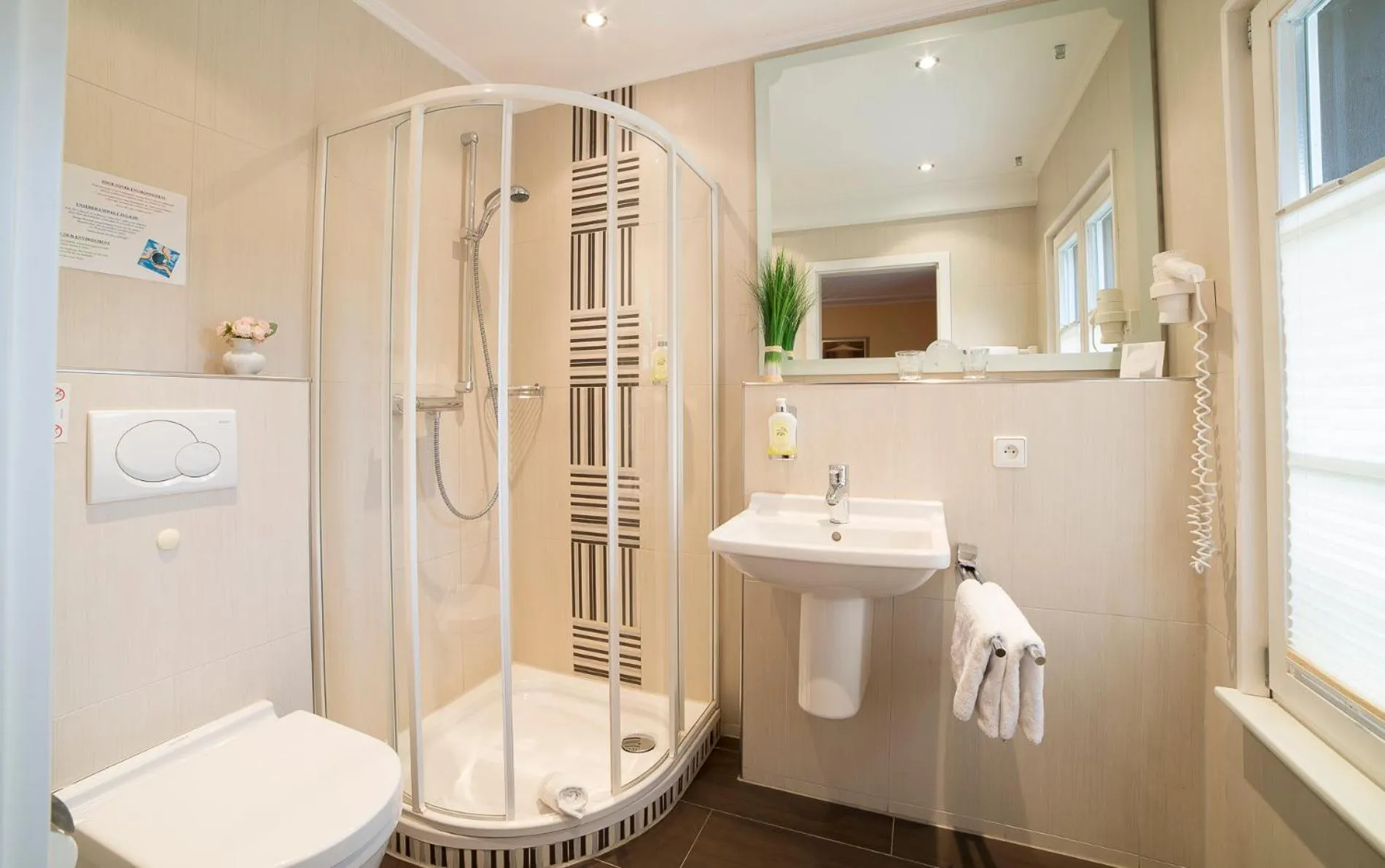 Shower in Château de Pourtalès