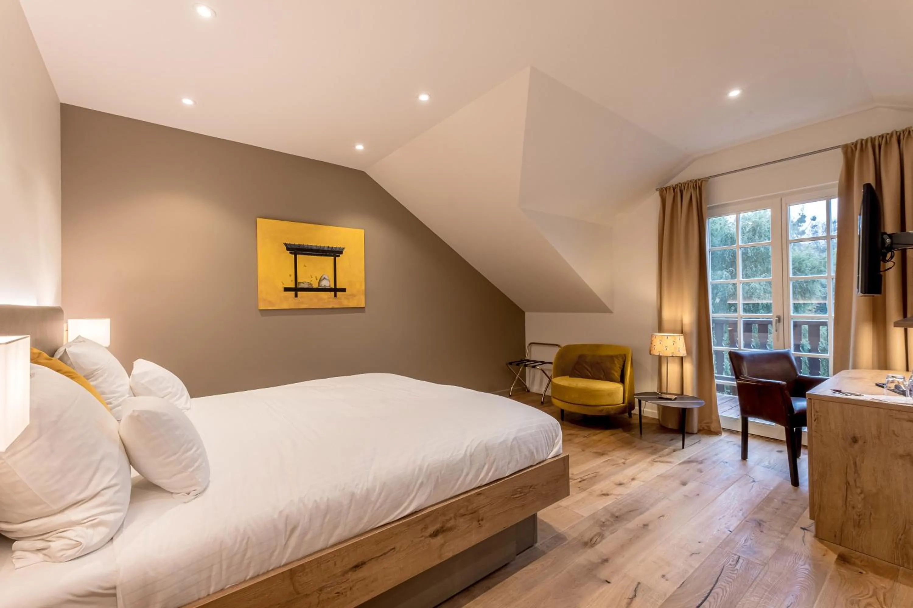 Photo of the whole room, Bed in Château de Pourtalès