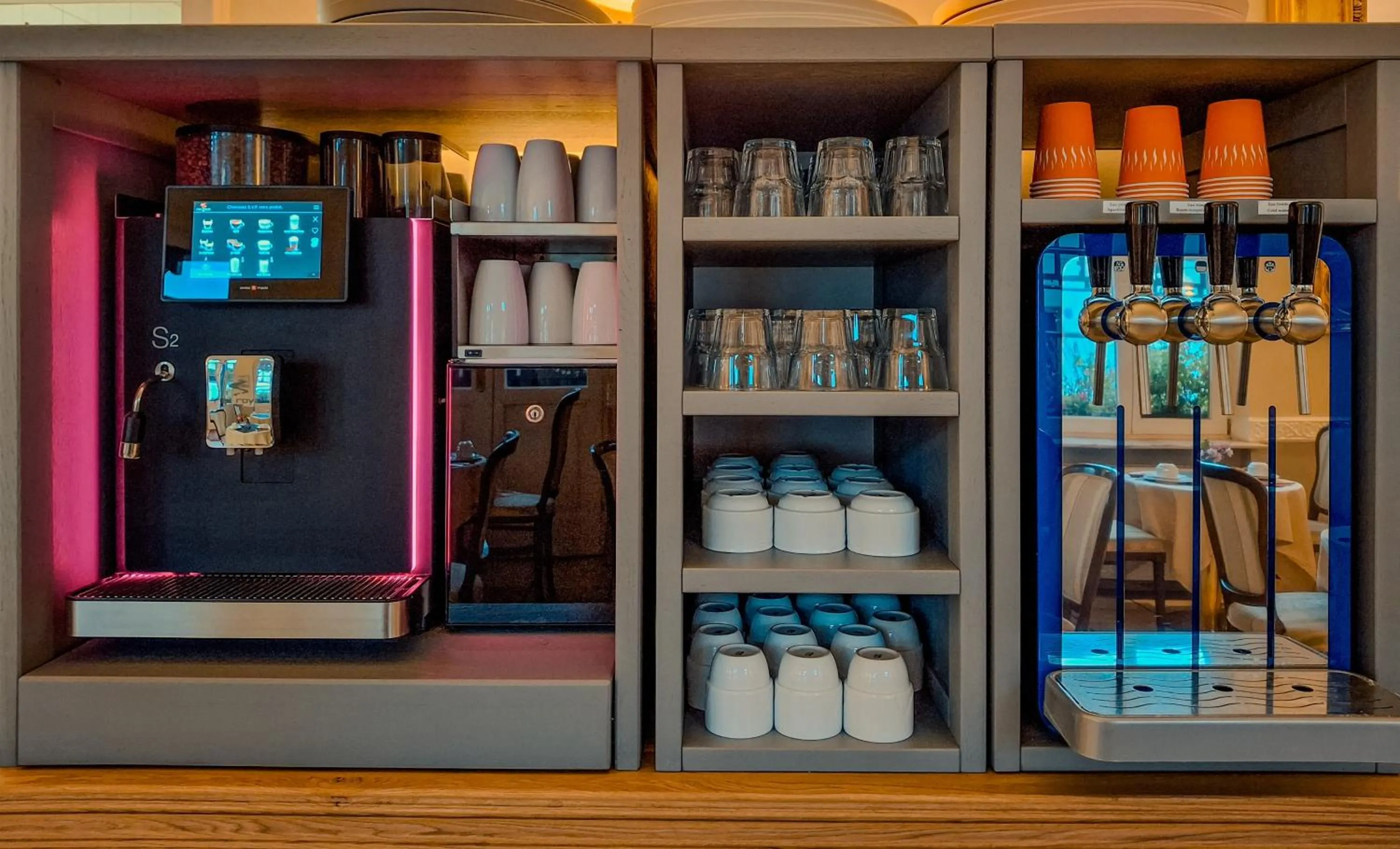 Buffet breakfast in Château de Pourtalès