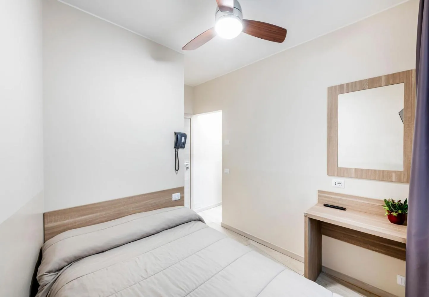 Bed in Hotel Argegno