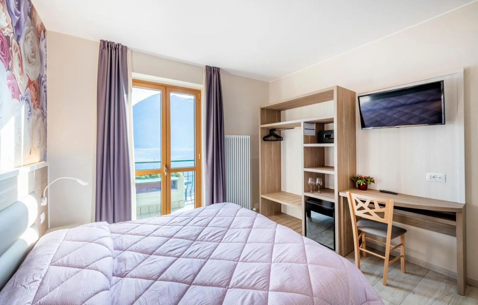 TV and multimedia, Bed in Hotel Argegno