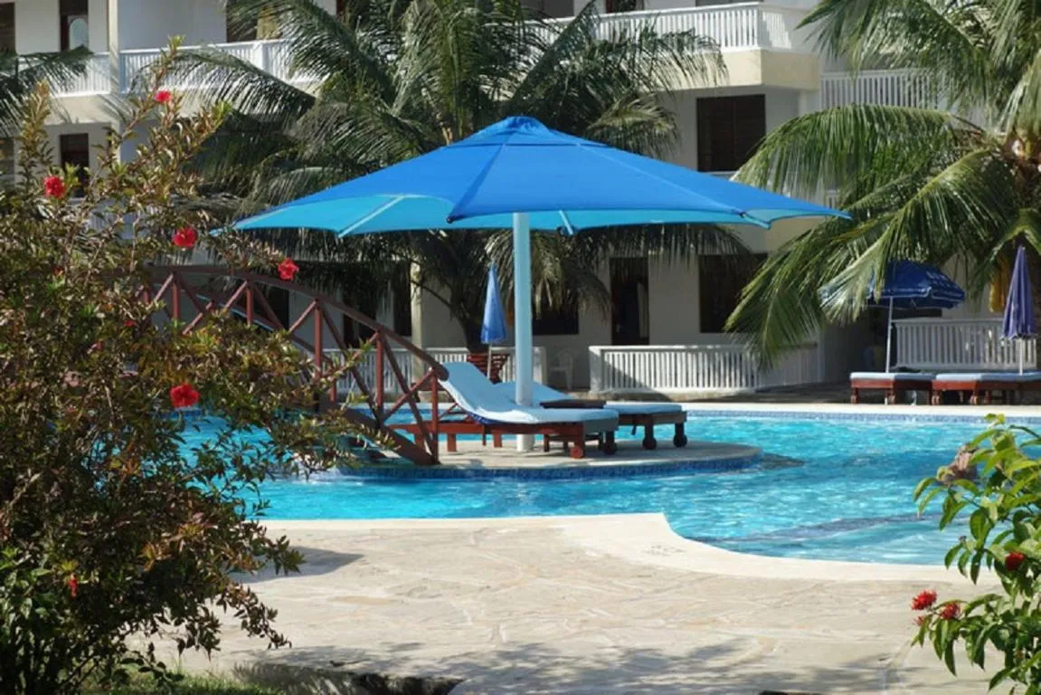 Swimming pool in Morning Star Diani