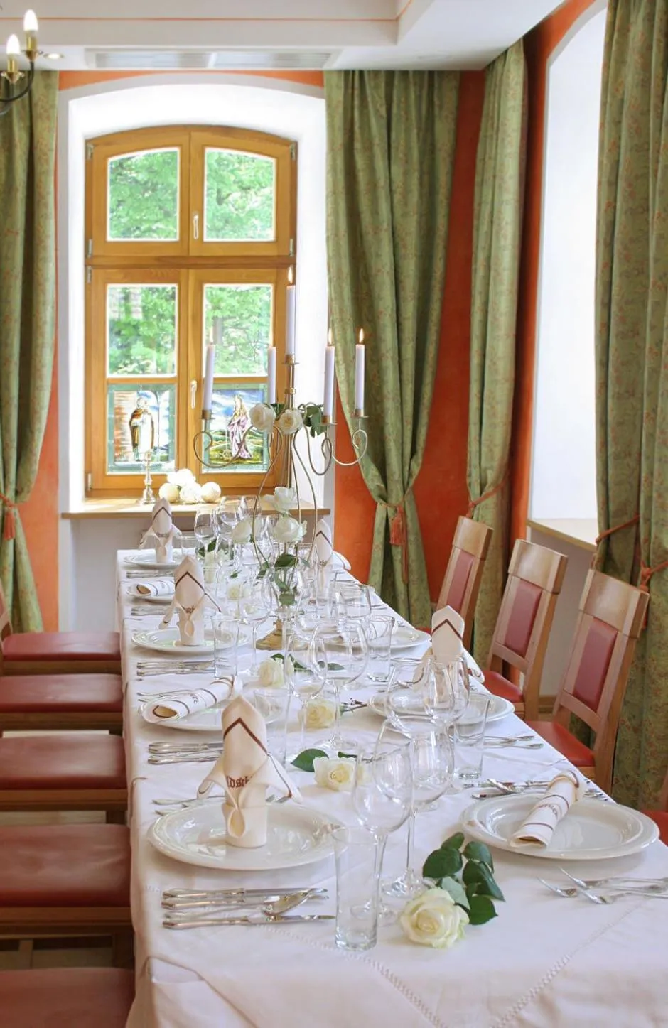 Restaurant/places to eat in Hotel & Restaurant Waldschloss