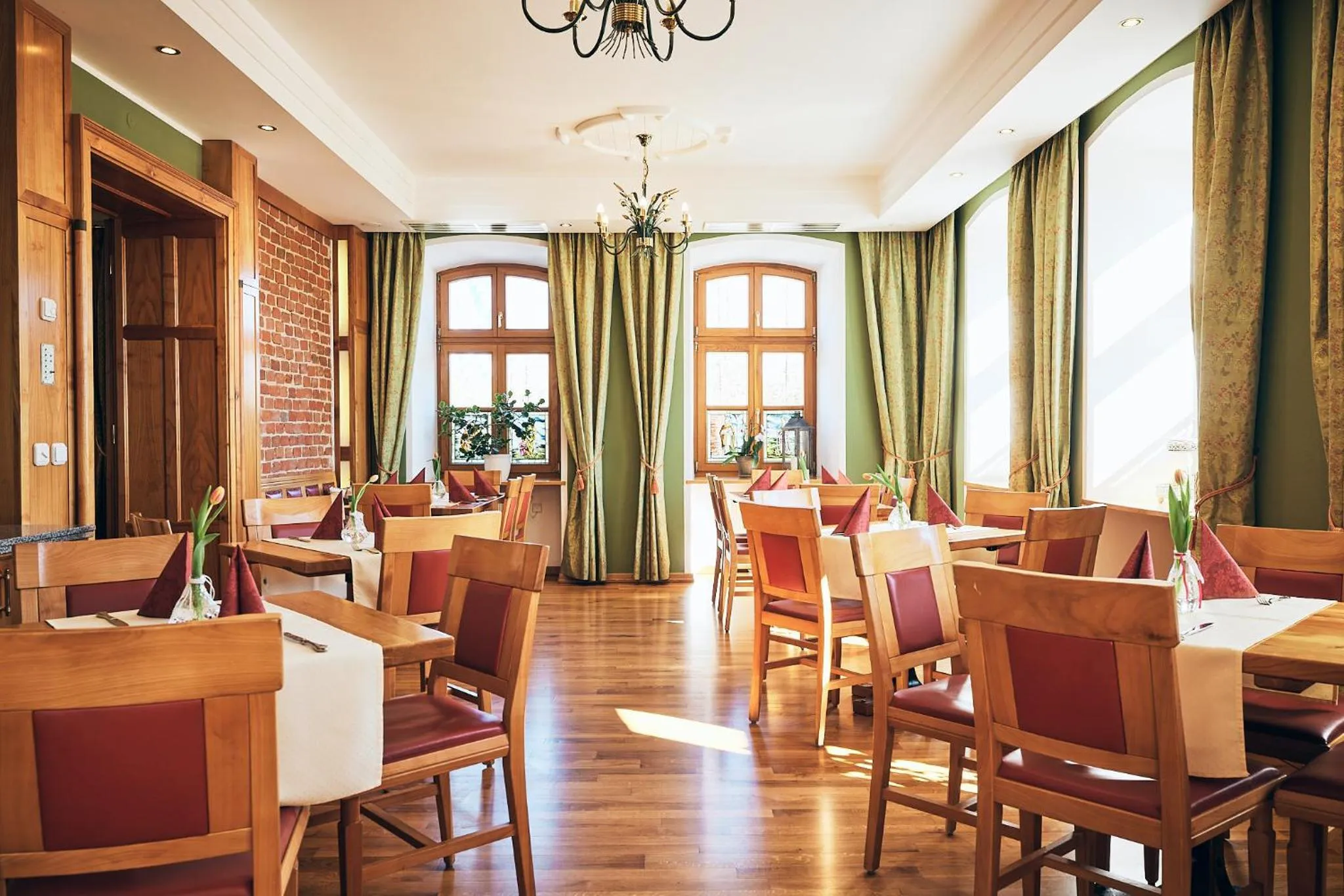 Hotel & Restaurant Waldschloss