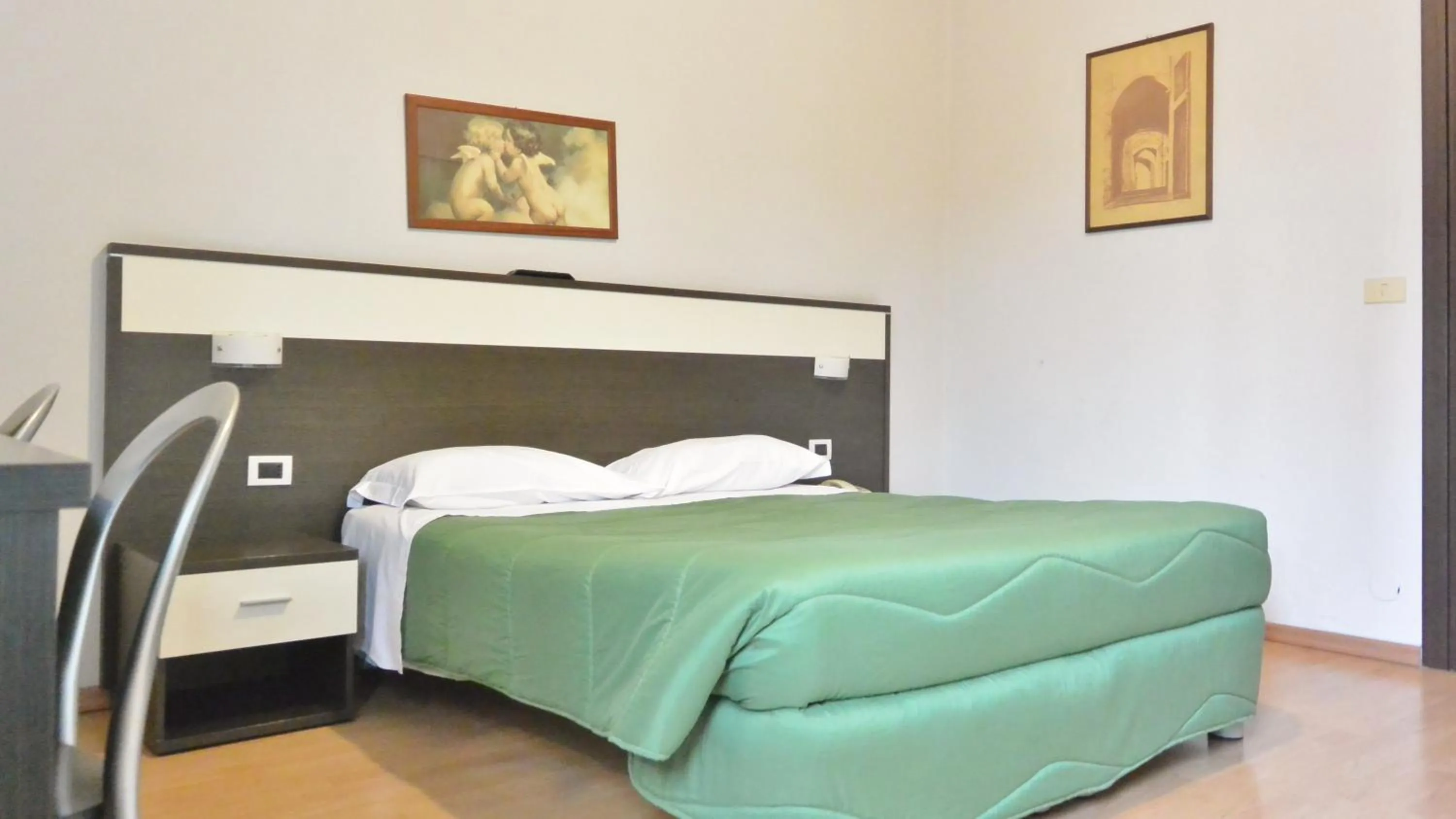 Bed in Hotel Arno