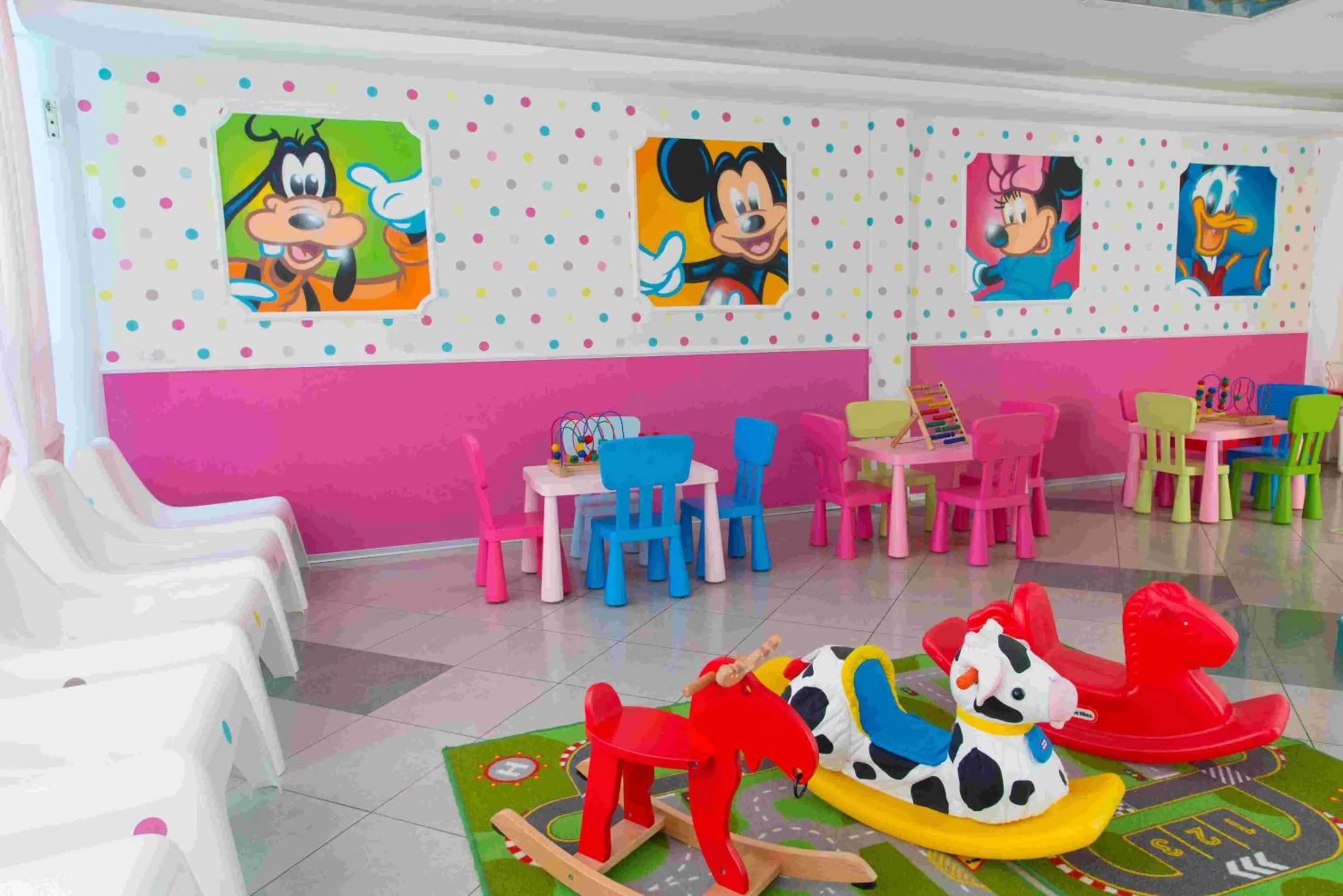 Communal lounge/ TV room in Hotel Faber