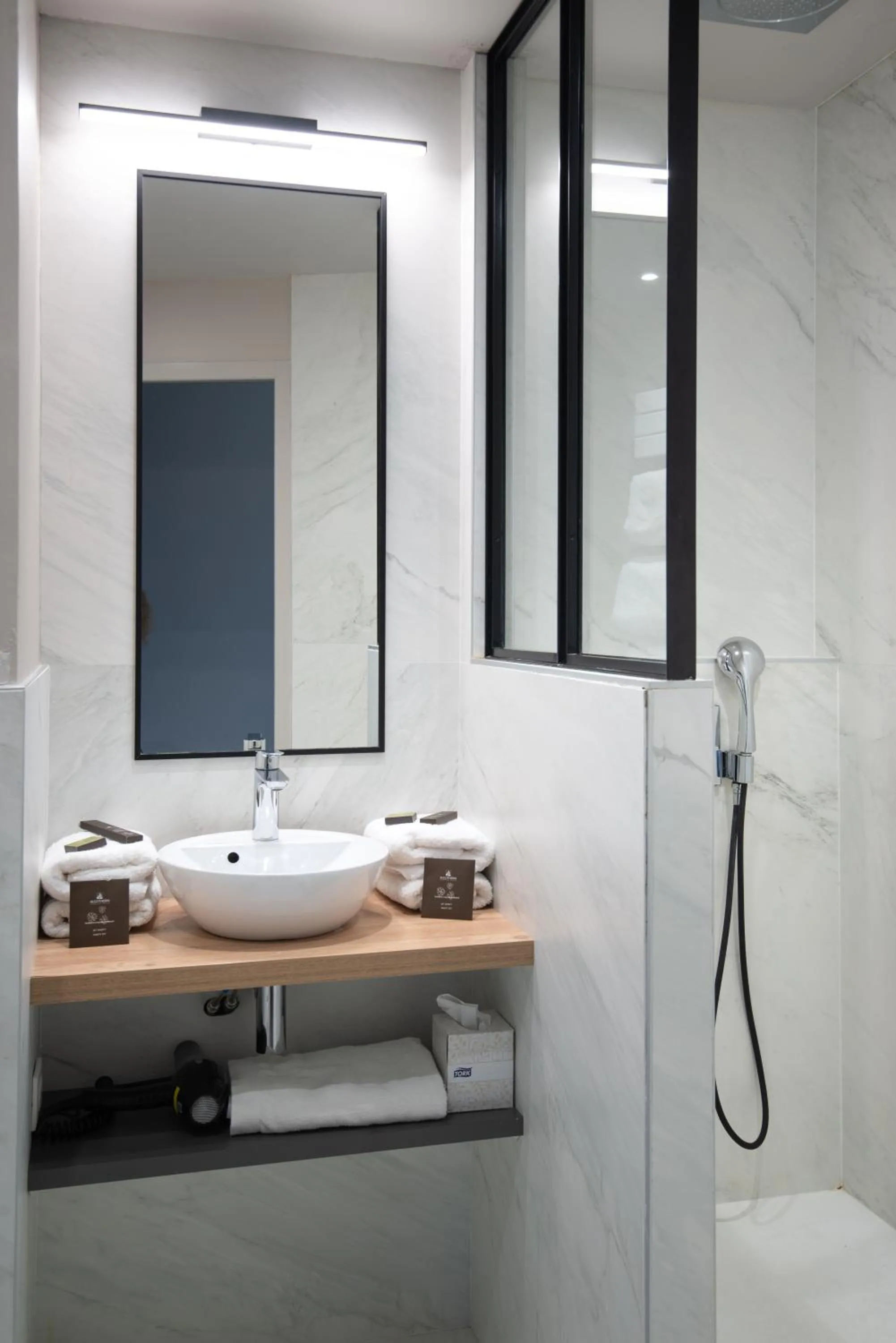 Bathroom in Hôtel de la Cité