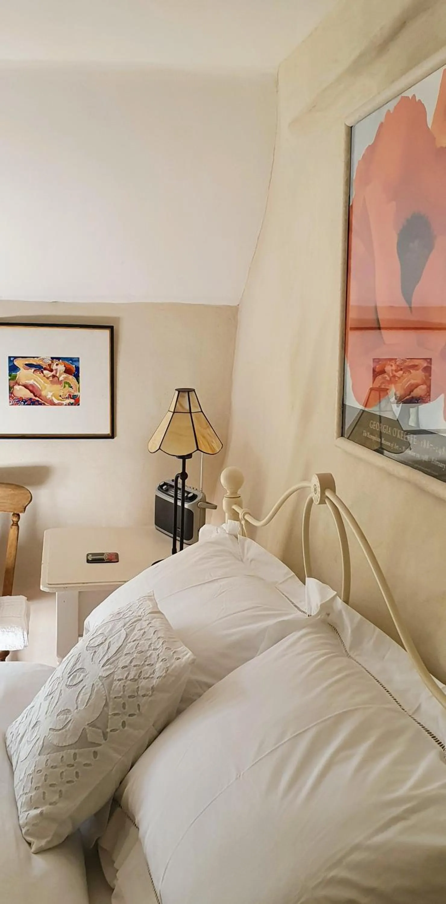 Bed in Tracebridge Cottage B&B