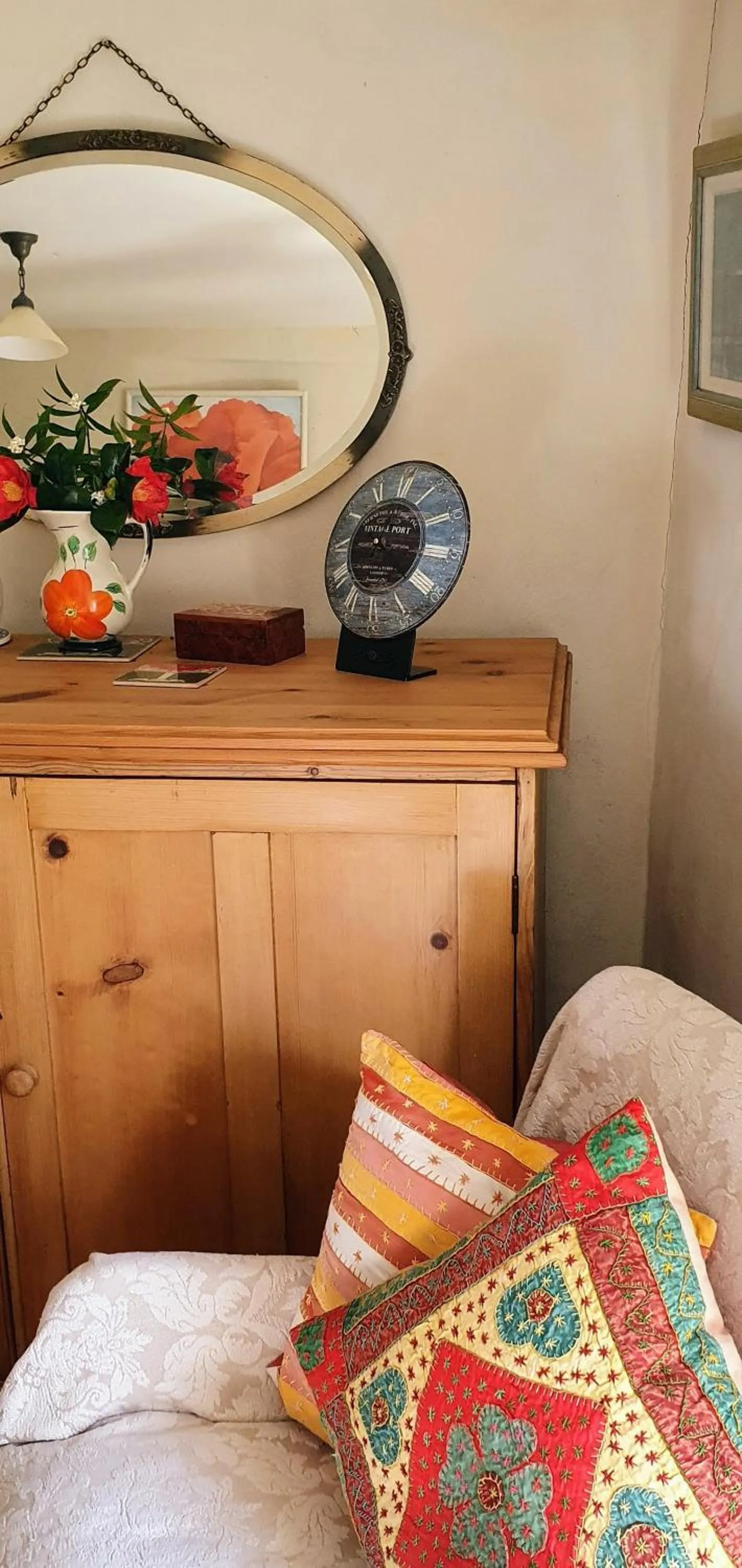 Decorative detail, Bed in Tracebridge Cottage B&B
