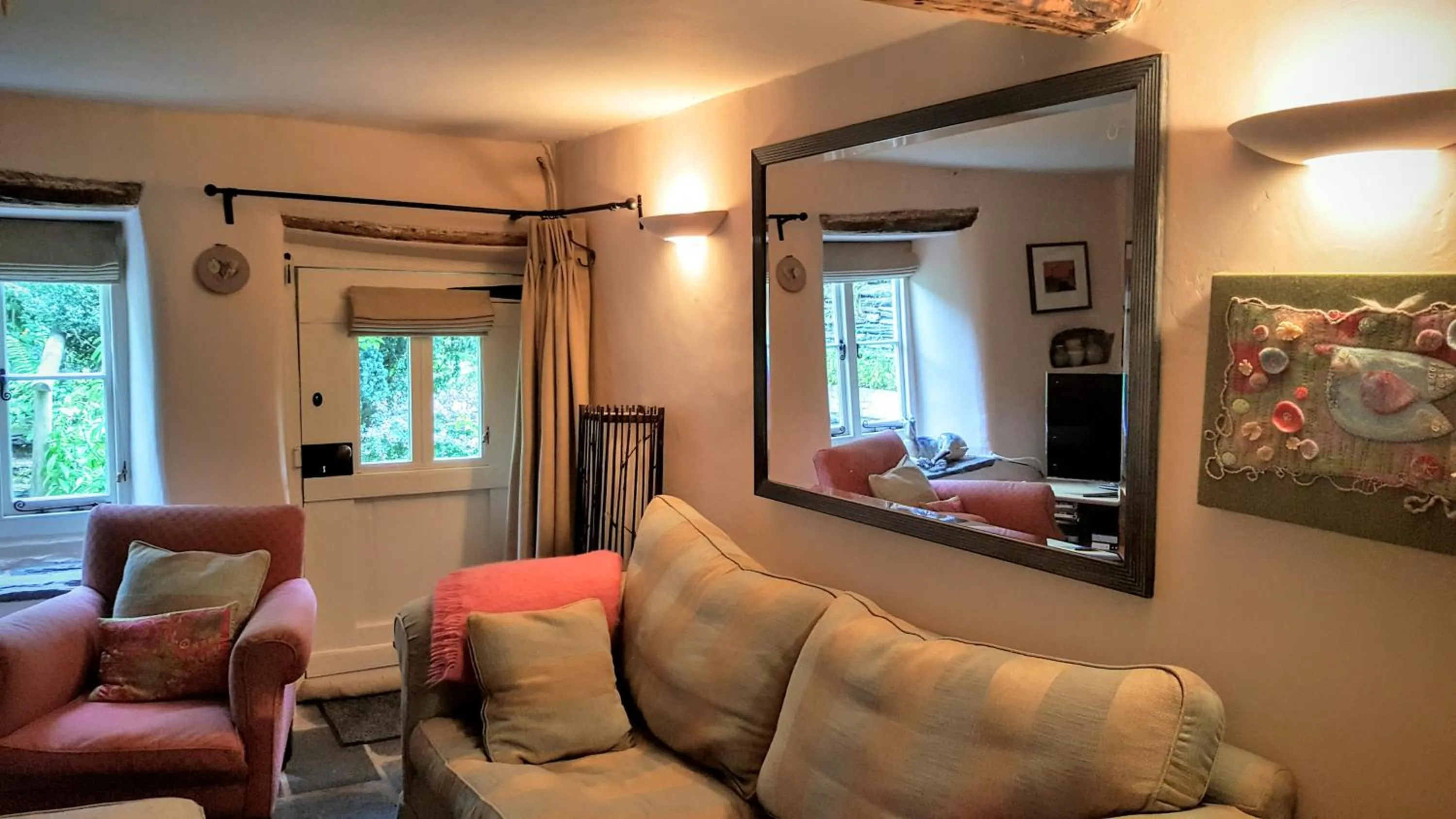 TV and multimedia in Tracebridge Cottage B&B