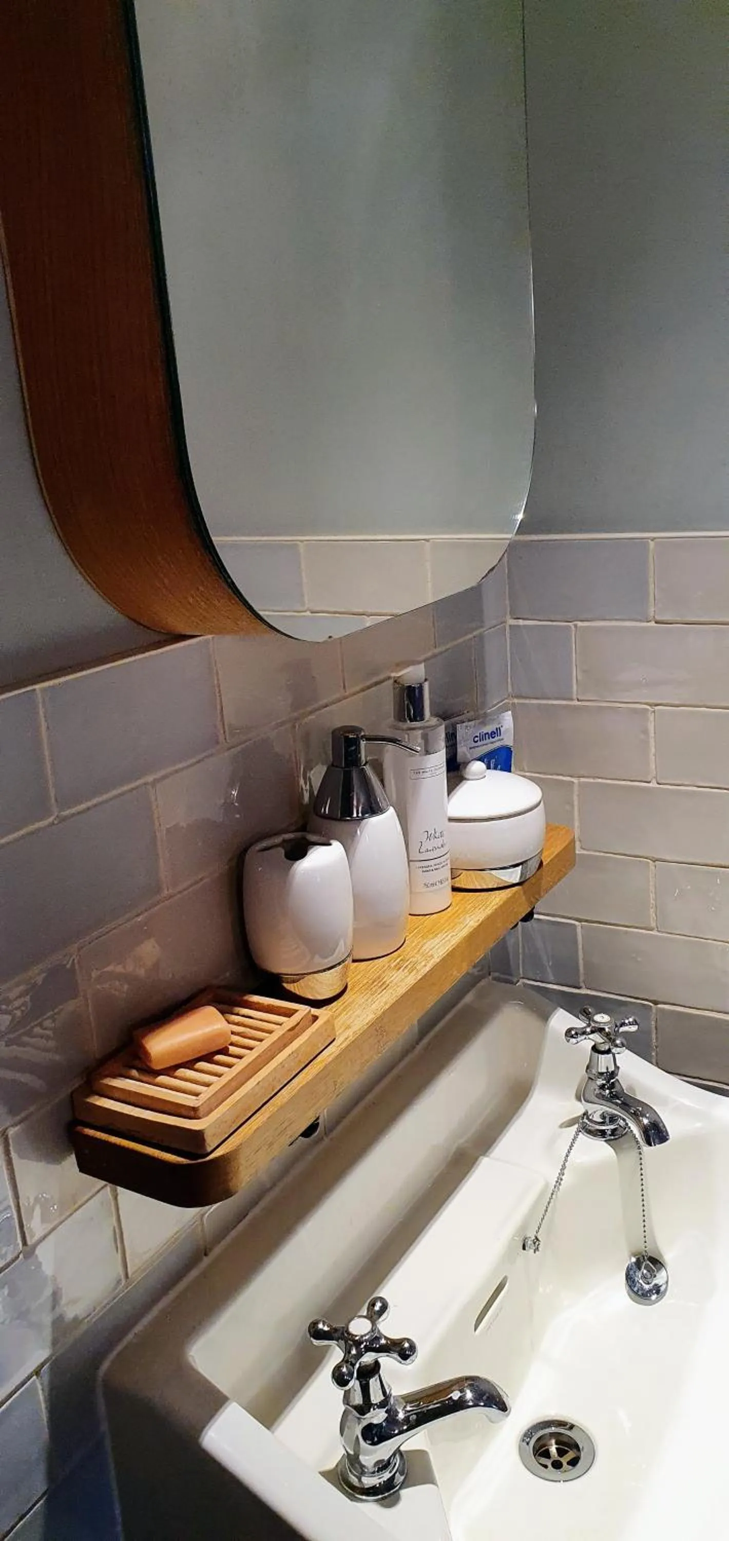 Bathroom in Tracebridge Cottage B&B