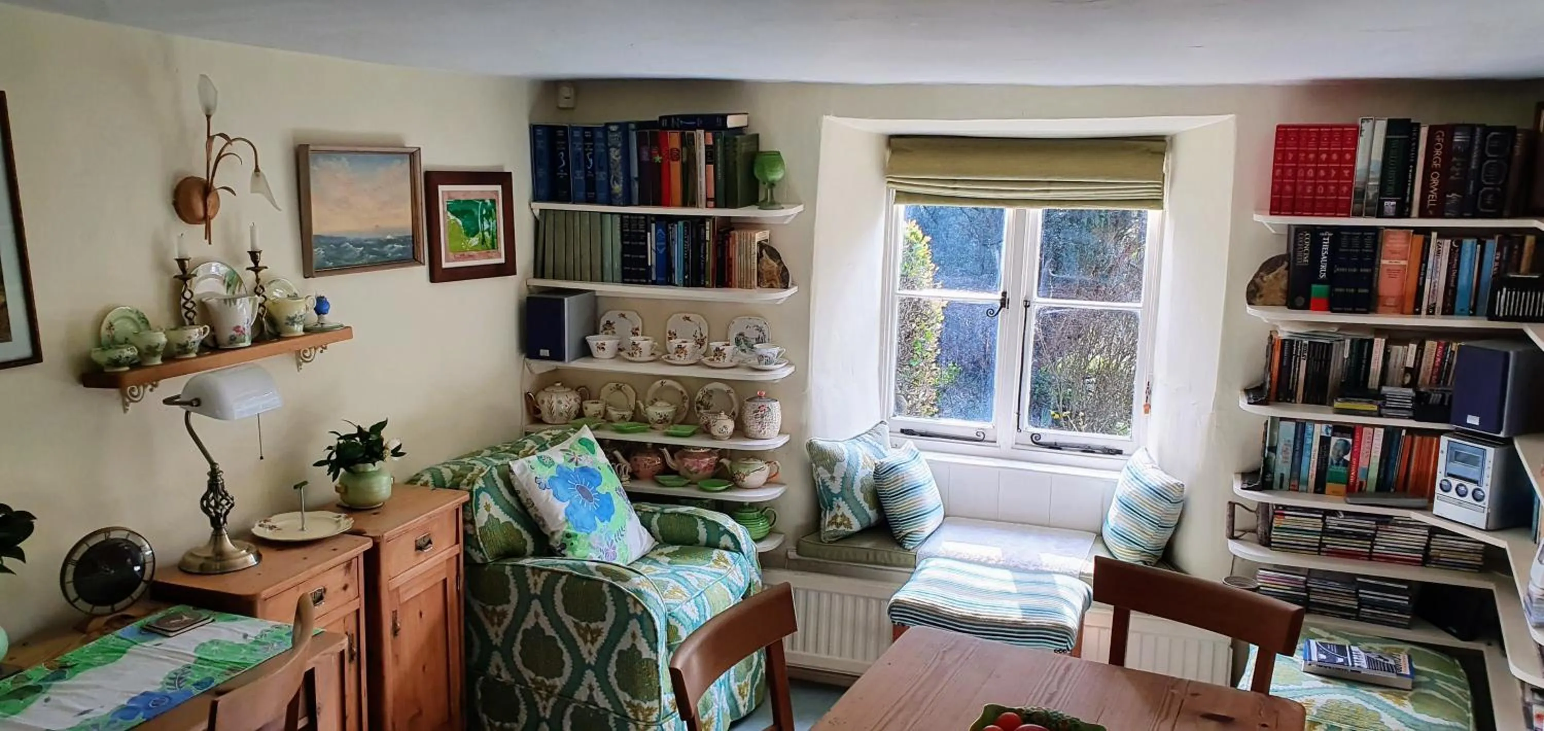 Seating area in Tracebridge Cottage B&B