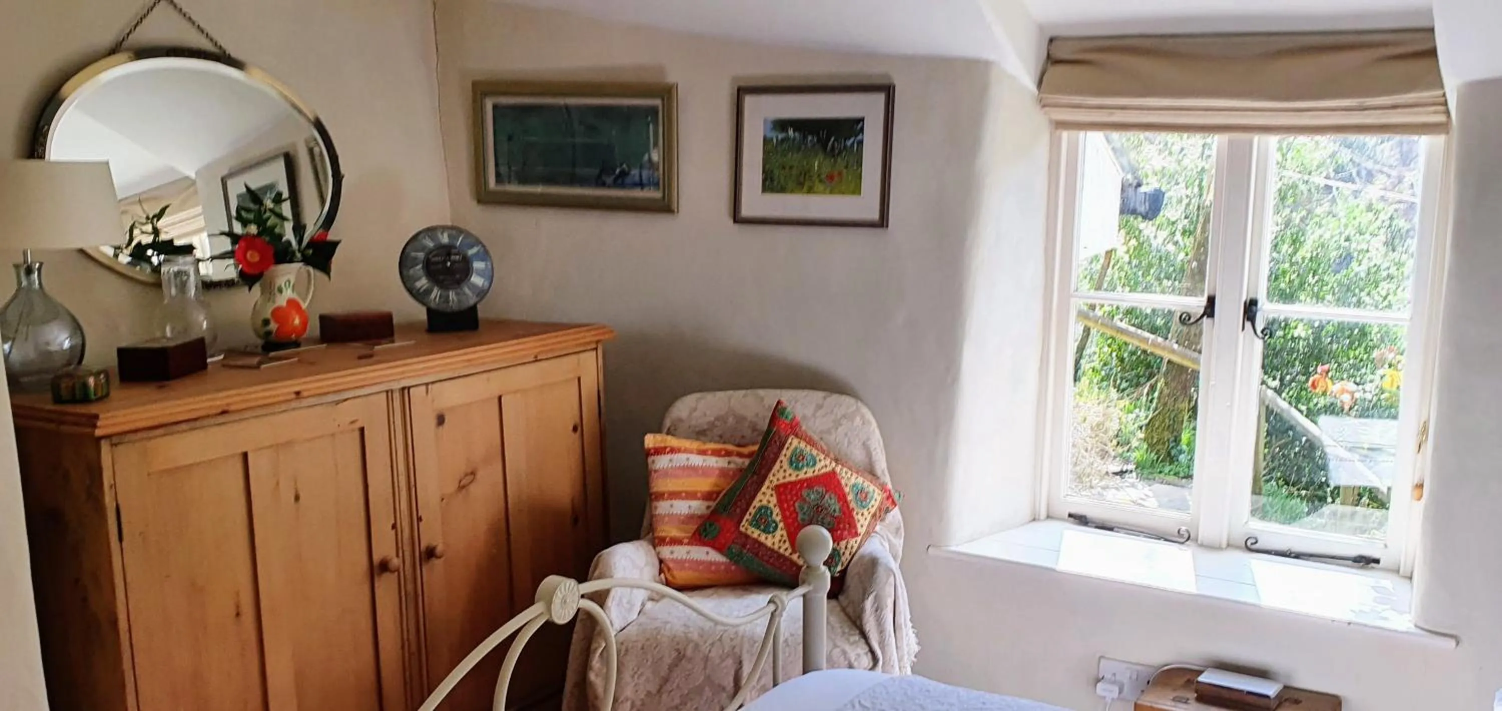 Seating area in Tracebridge Cottage B&B