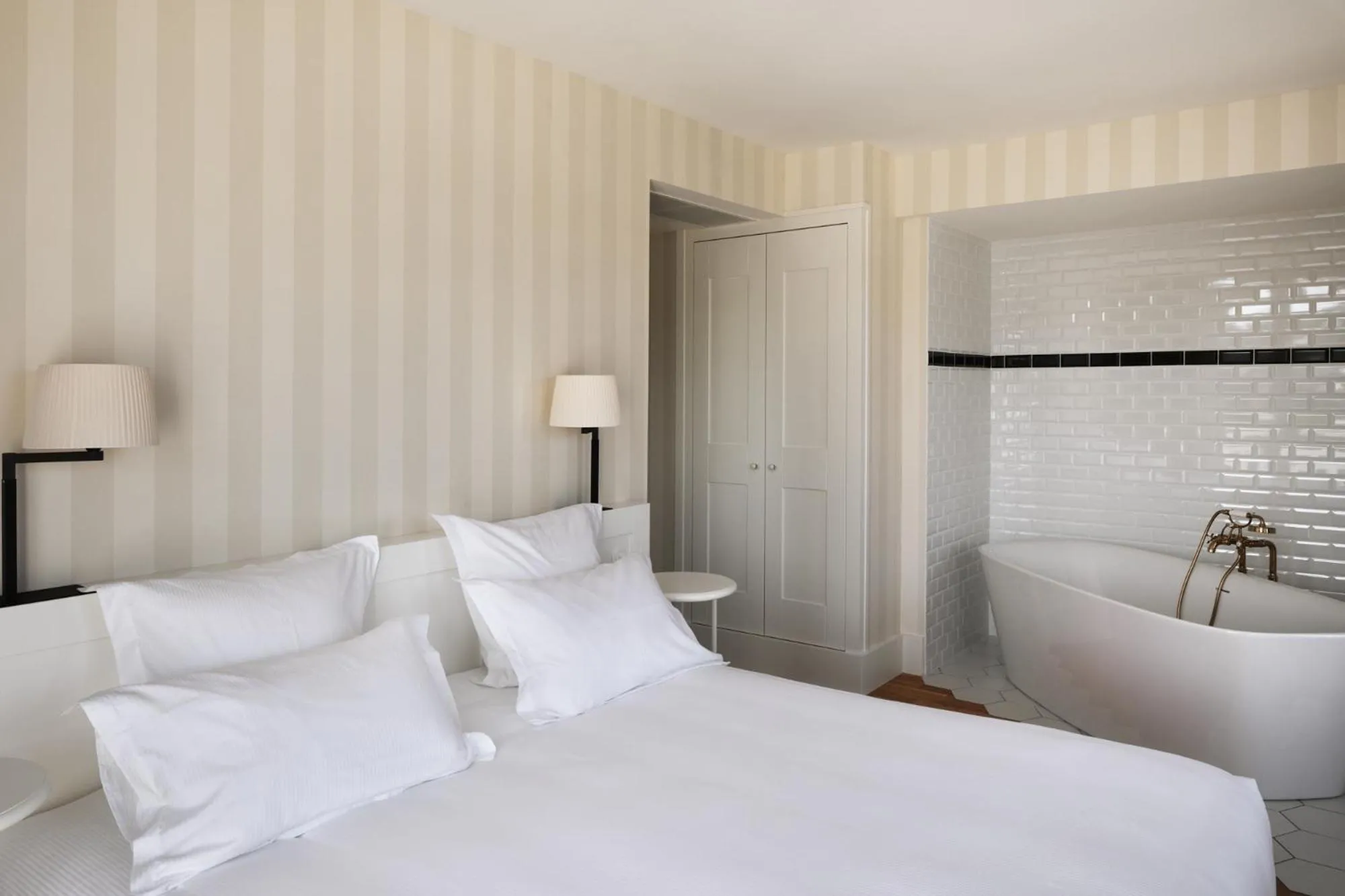 Bed in Grand Hôtel Perros-Guirec