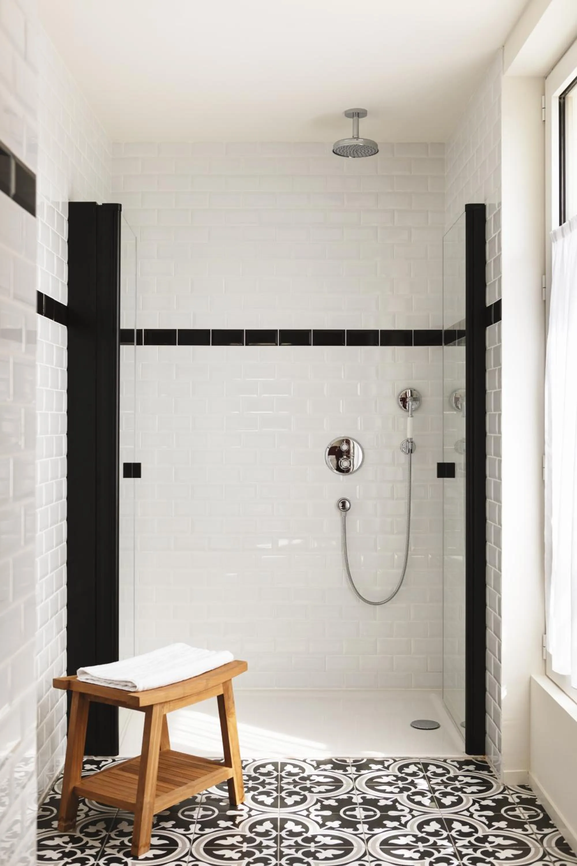 Shower in Grand Hôtel Perros-Guirec