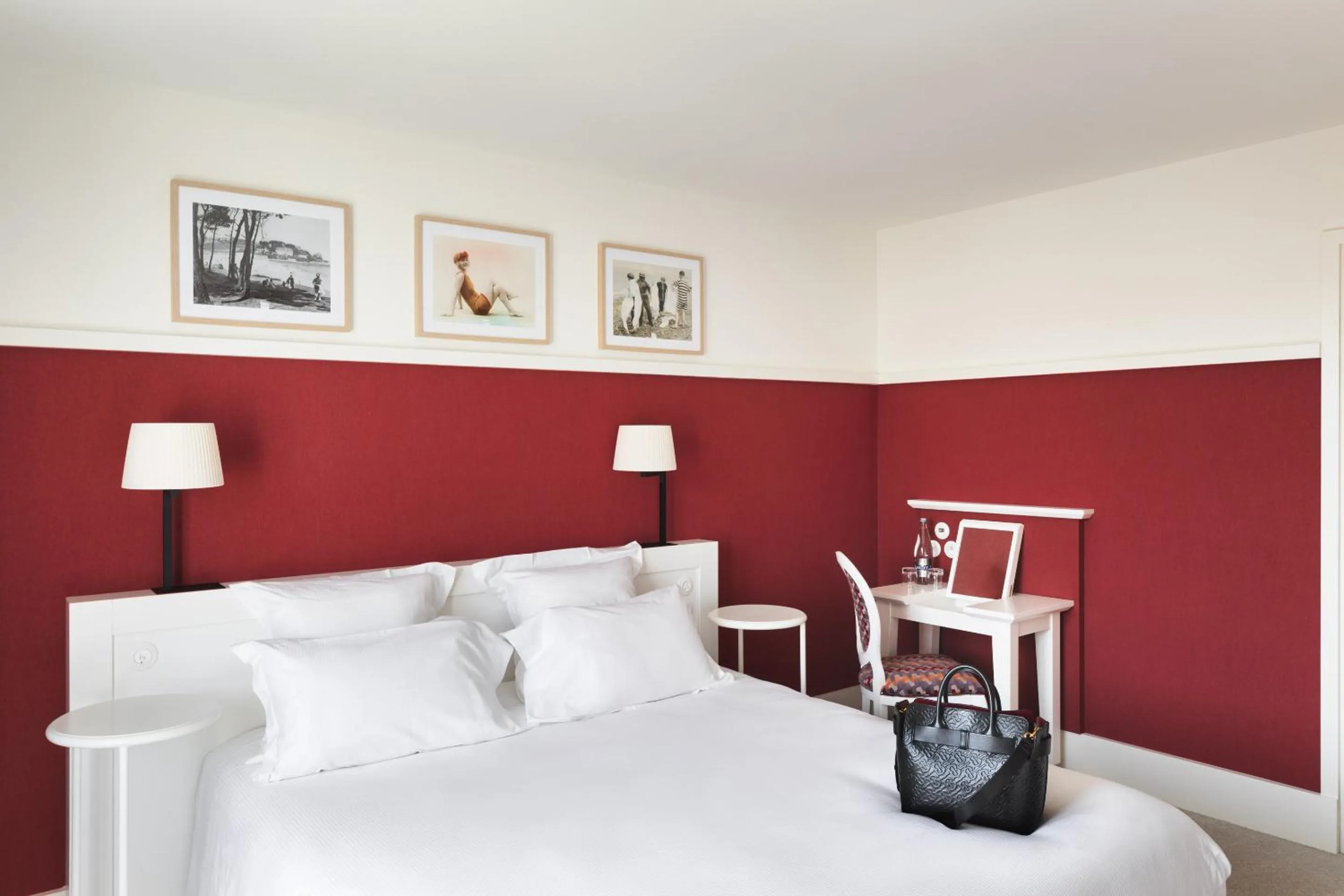 Photo of the whole room, Bed in Grand Hôtel Perros-Guirec