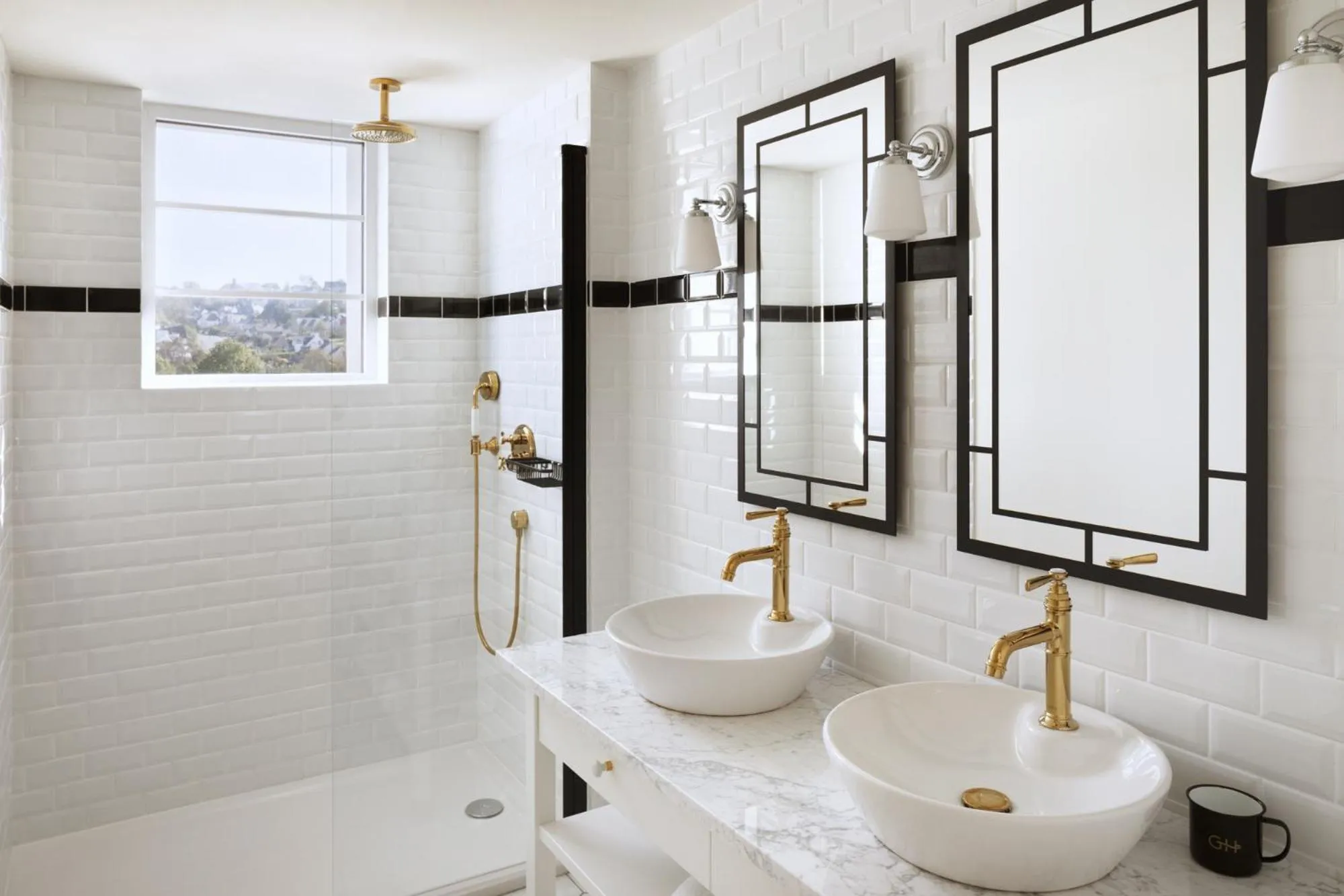 Shower in Grand Hôtel Perros-Guirec